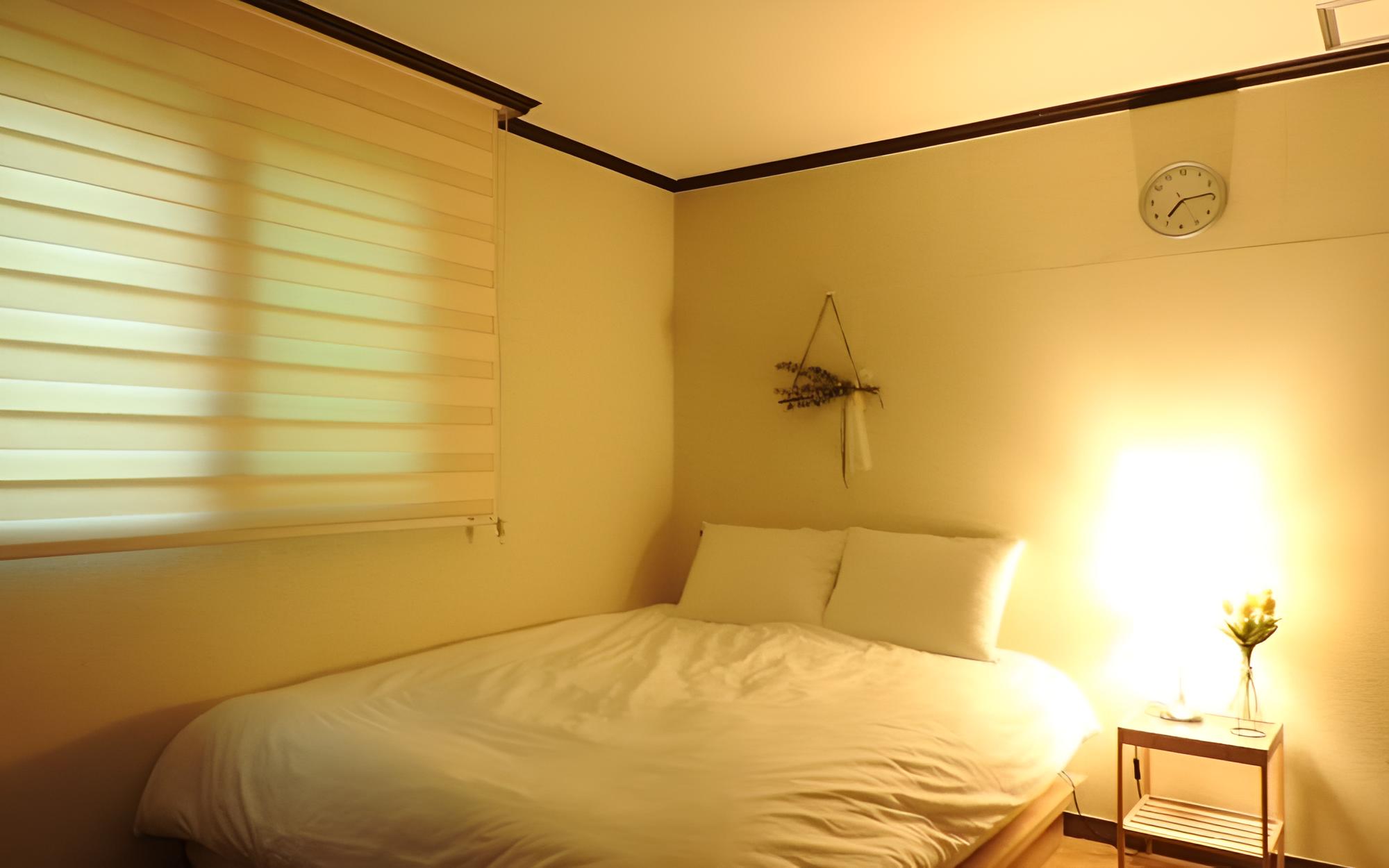 Room (303 Lavender)