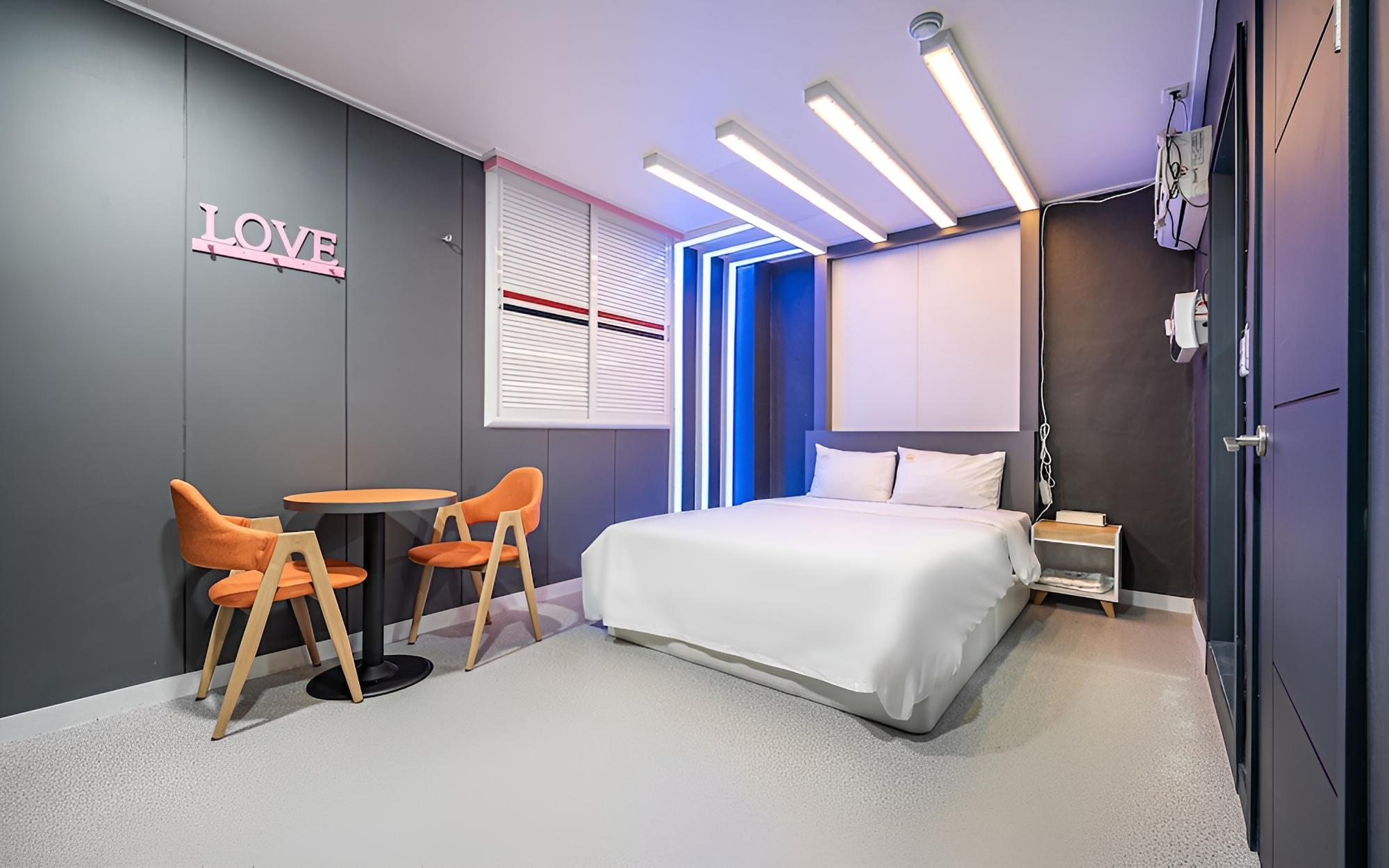 Room (Special (large room))