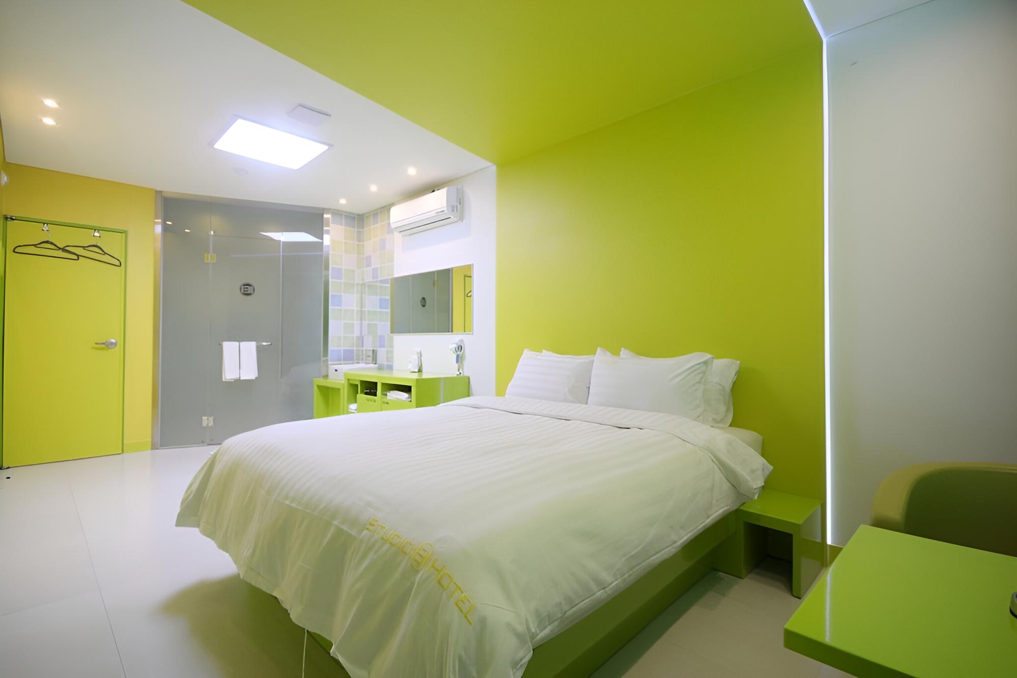 Room (Standard Room-Design Accommodation (N)