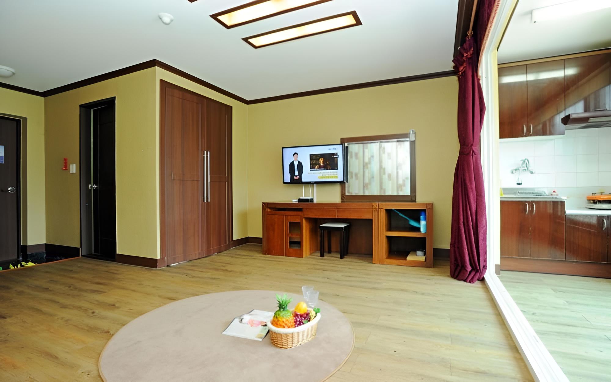 Room (Nori 18 pyeong (Ondol)-1)