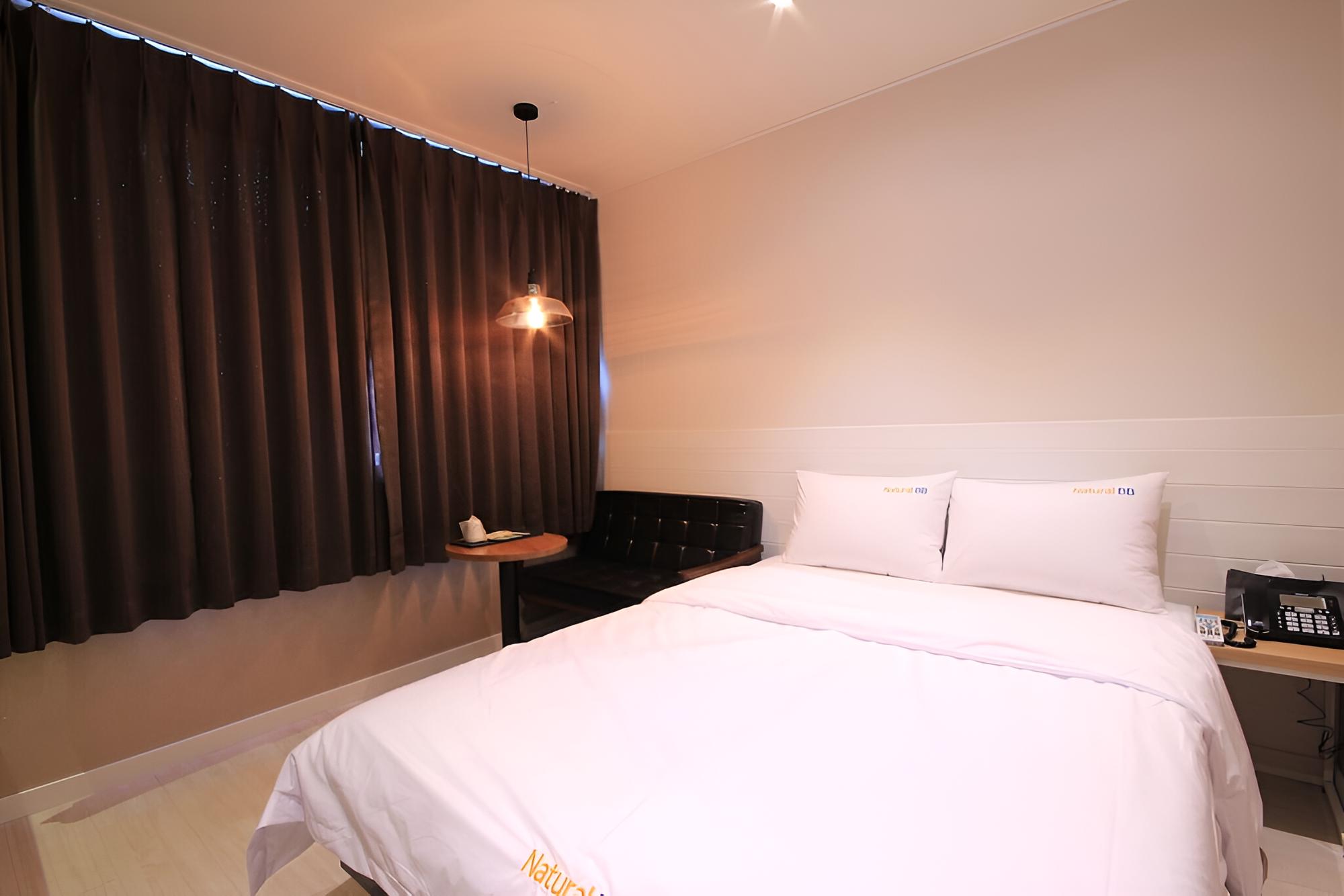 Room (Standard Room (Latest Smart TV Netfli)