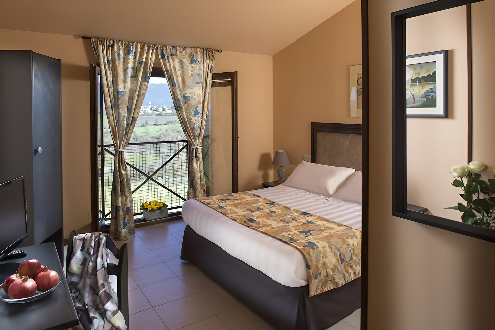 Deluxe Double Room, Hill View photo 3