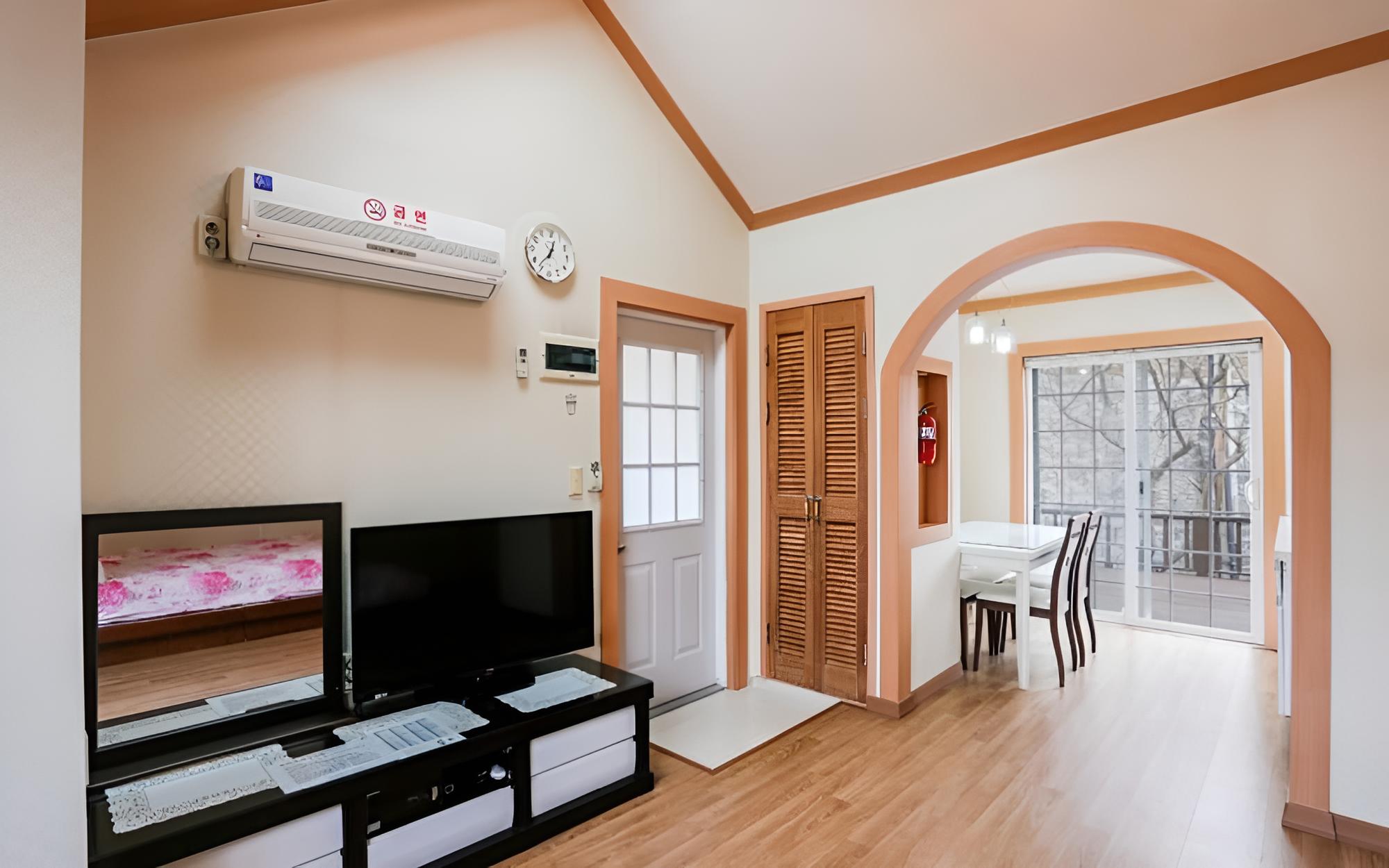 Room (107#)
