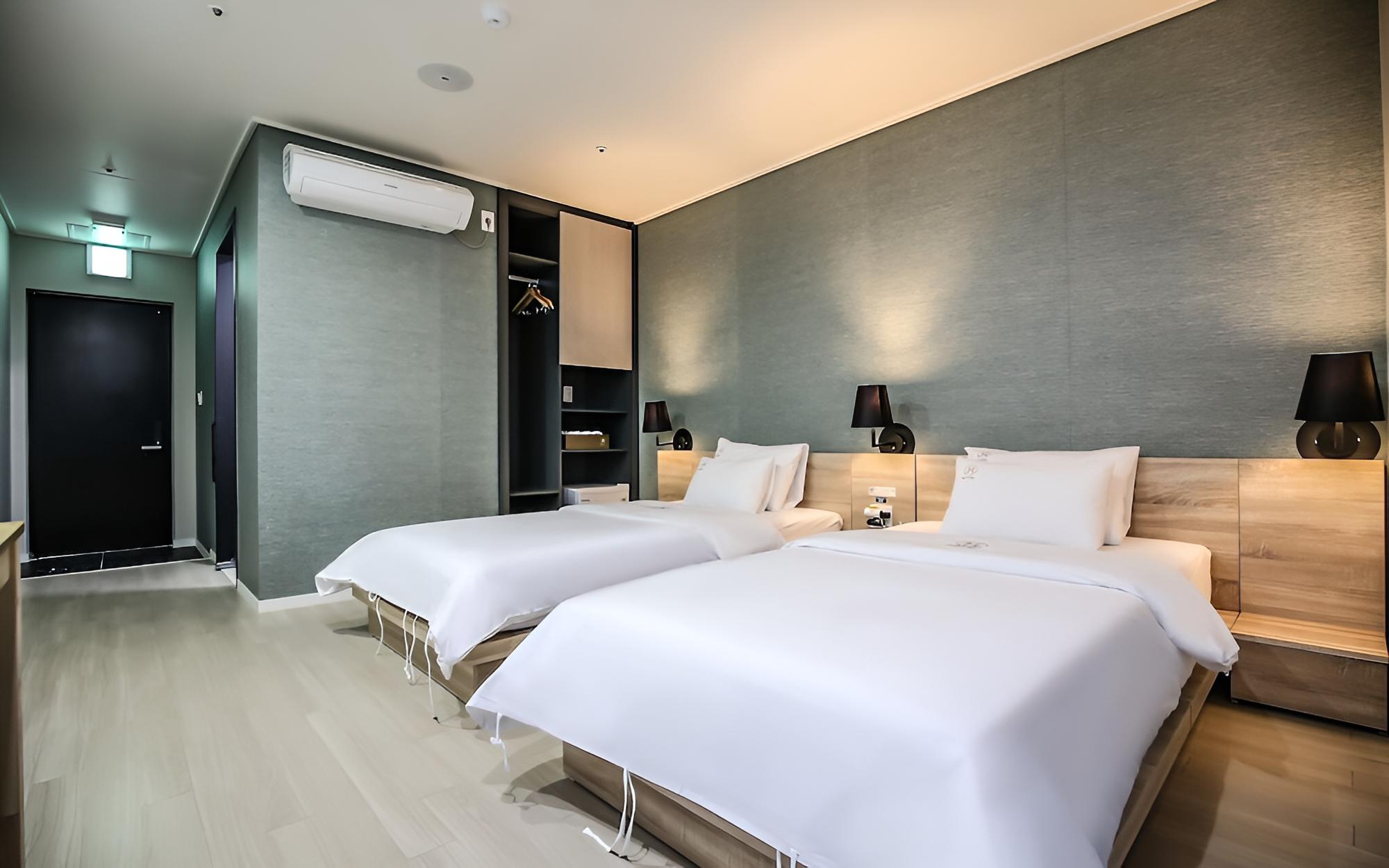 Room (Twin Room) - Photo 6