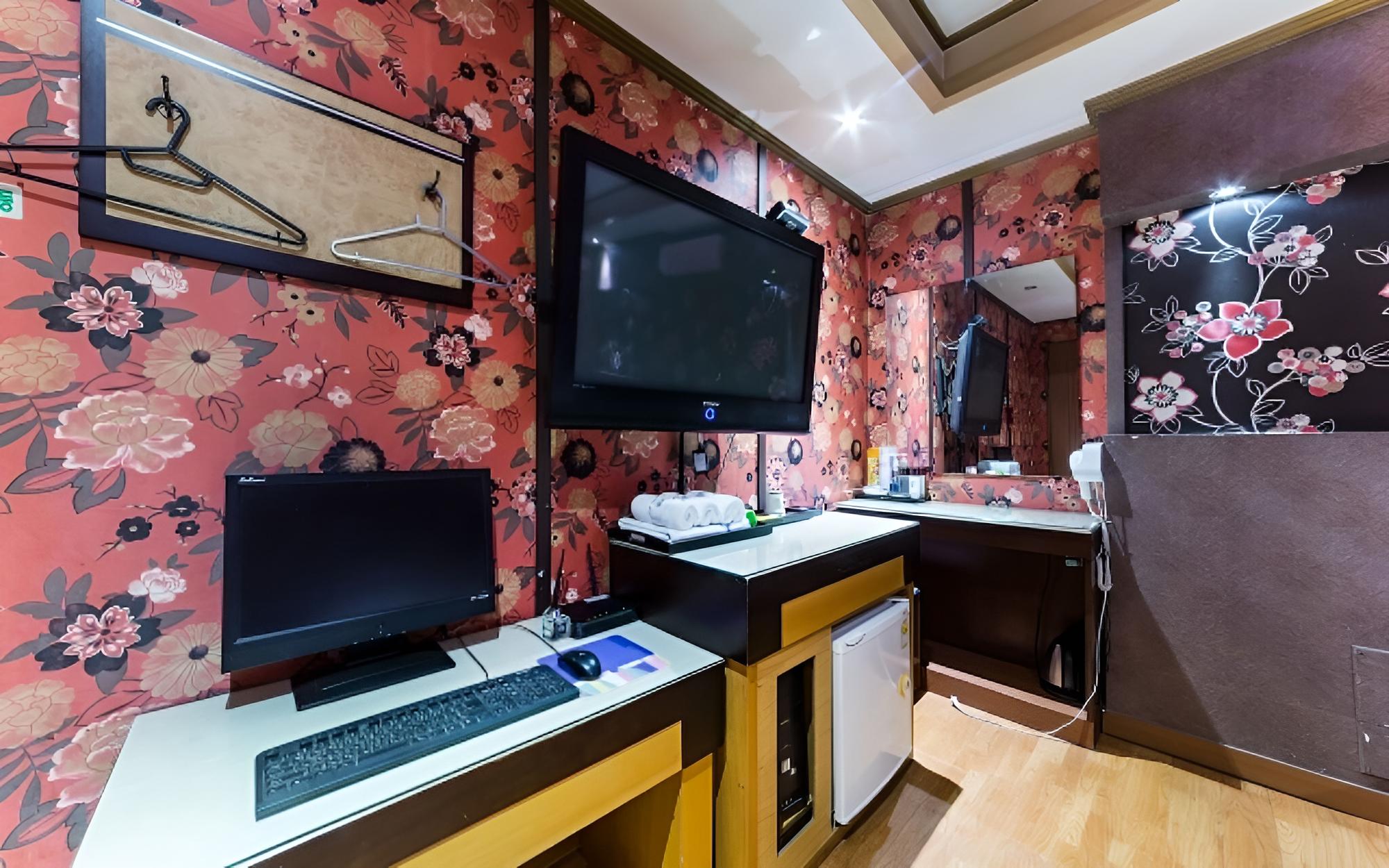 Room (Only for walking (No parking Netflix ) photo 2