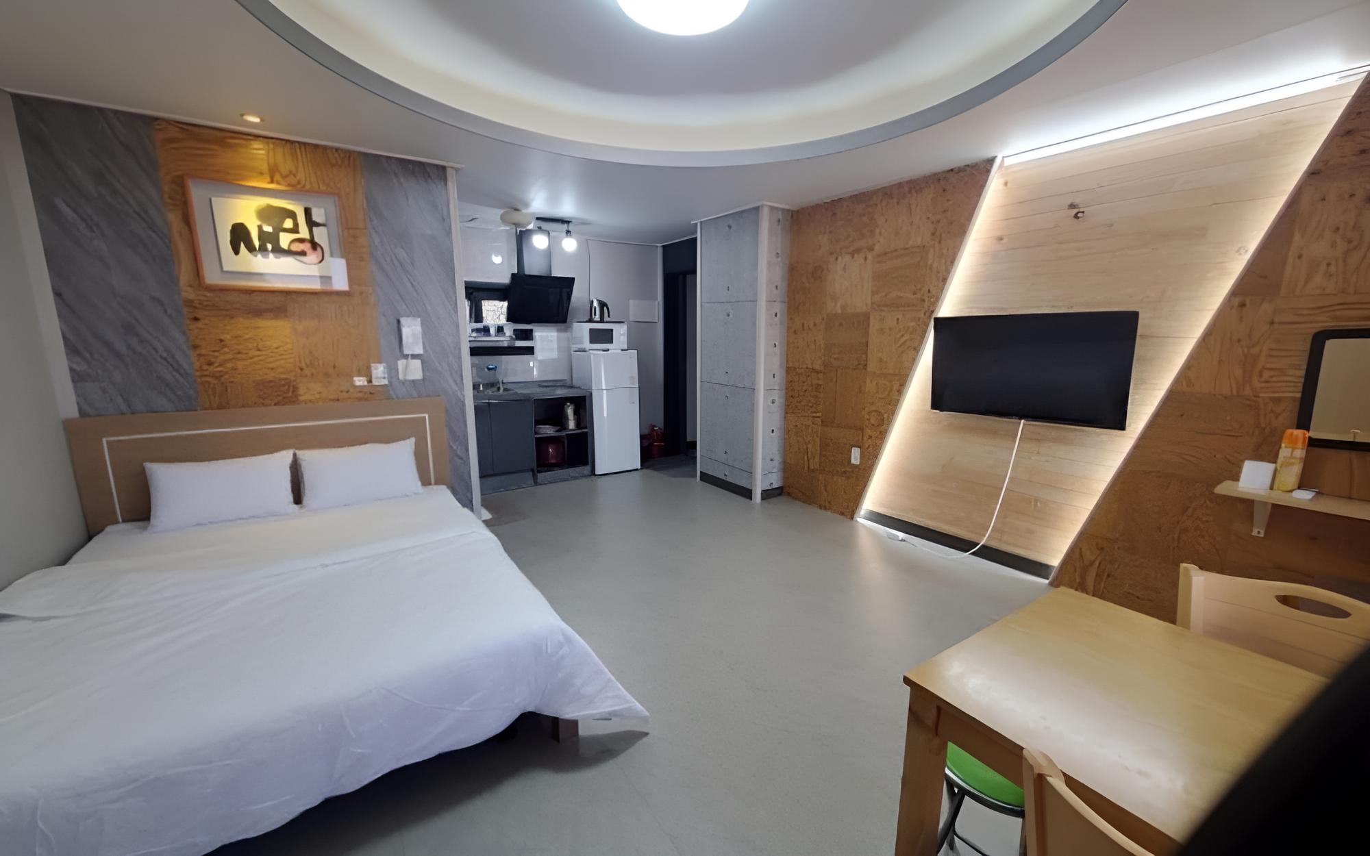 Room (Room 201 (Ocean View))
