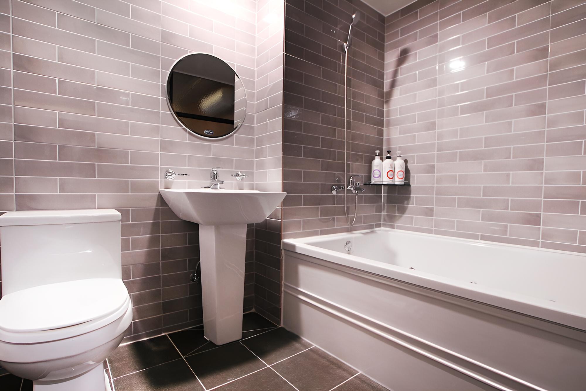 Room (VIP - Bathtub (disinfection 100%/luxu)