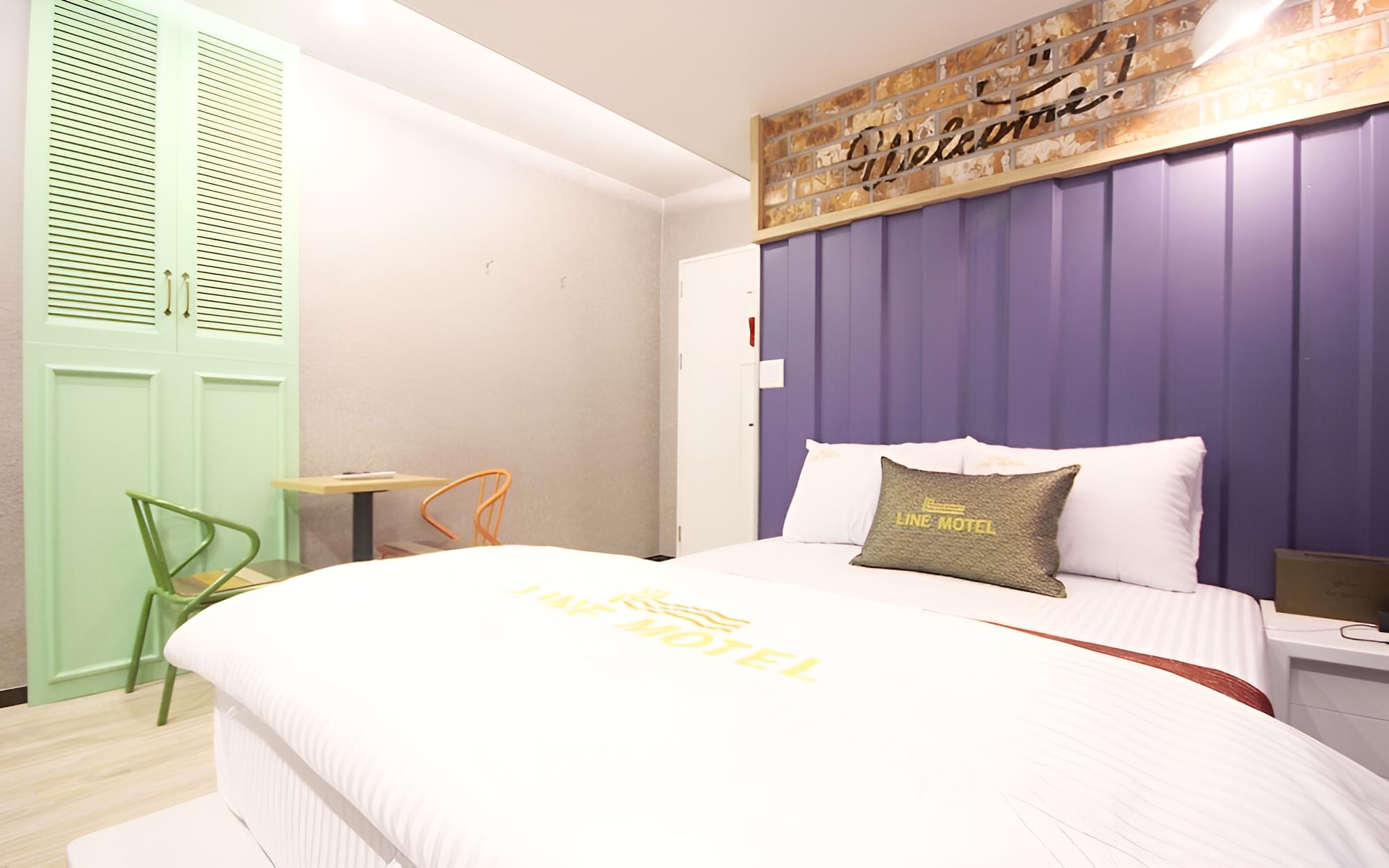 Room (*EVENT* overnight stay (*Netflix & Wa) - Photo 1
