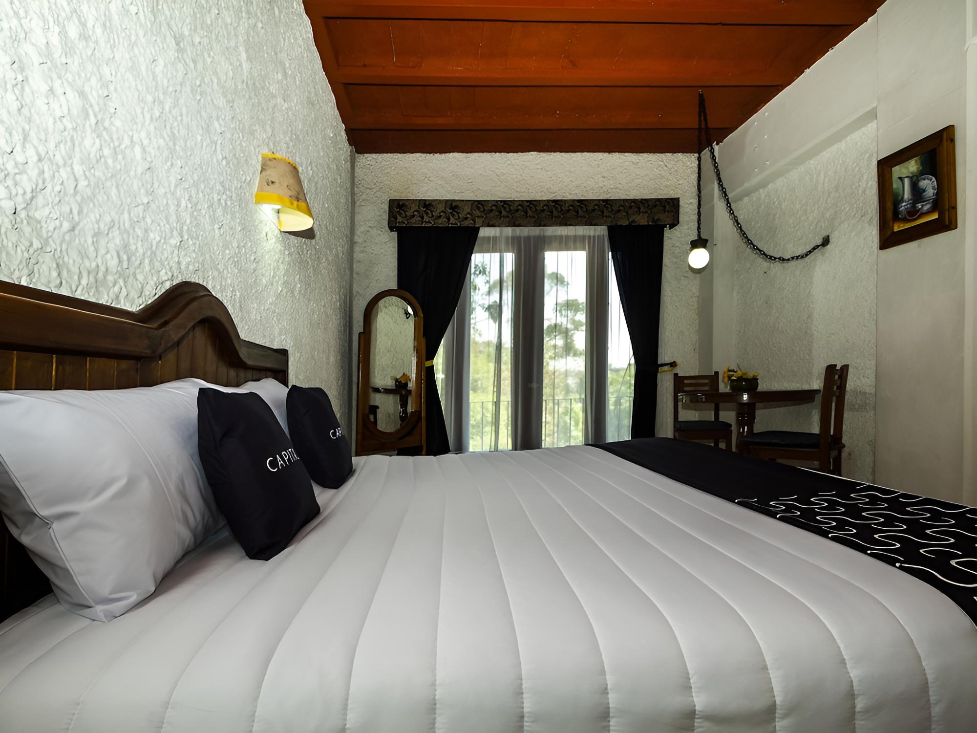 Superior Room, Hill View