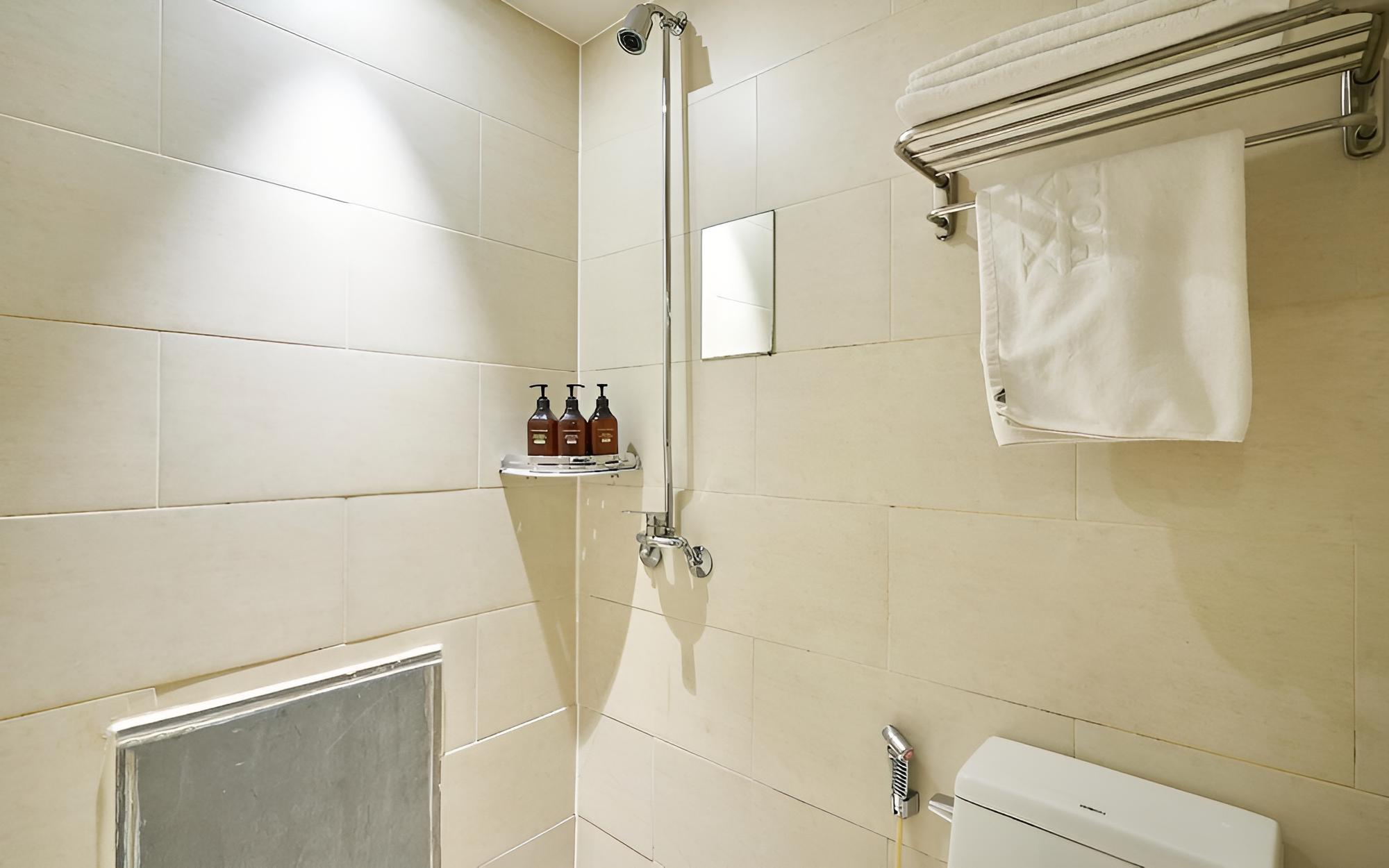 Room (Standard A (air purifier bidet Netfli)