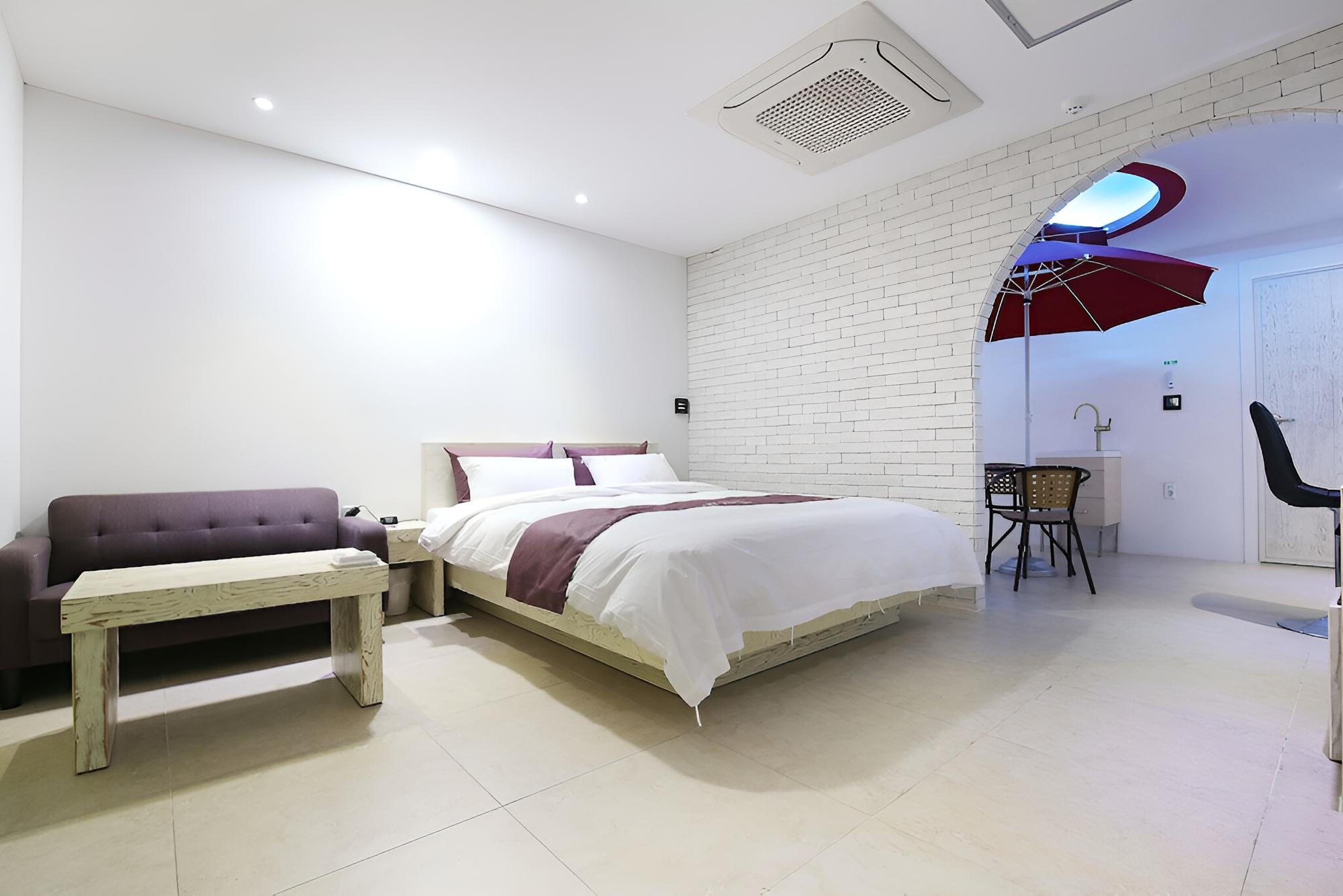 Room (Standard Room) - Photo 6