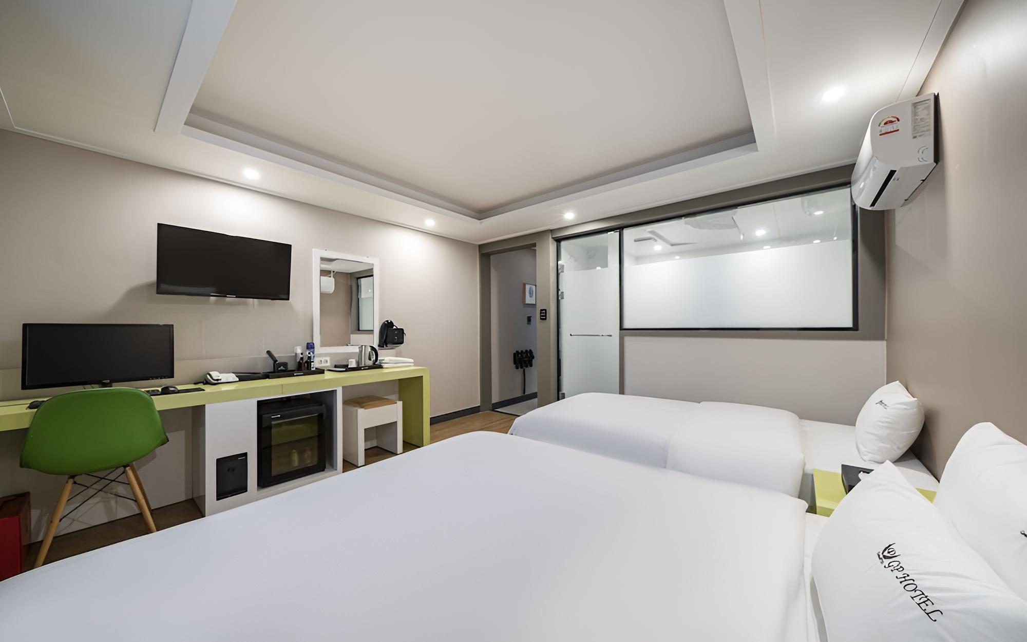Room (Twin) - Photo 3