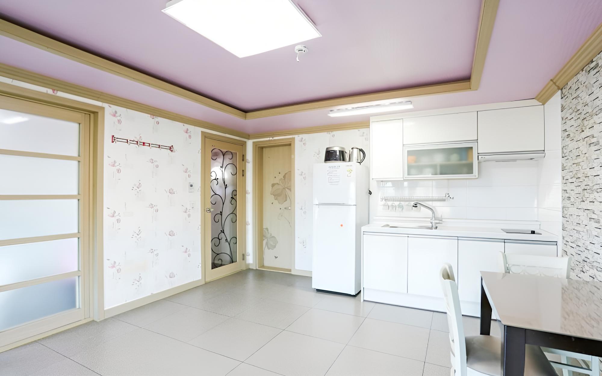 Room (Ivory) photo 3