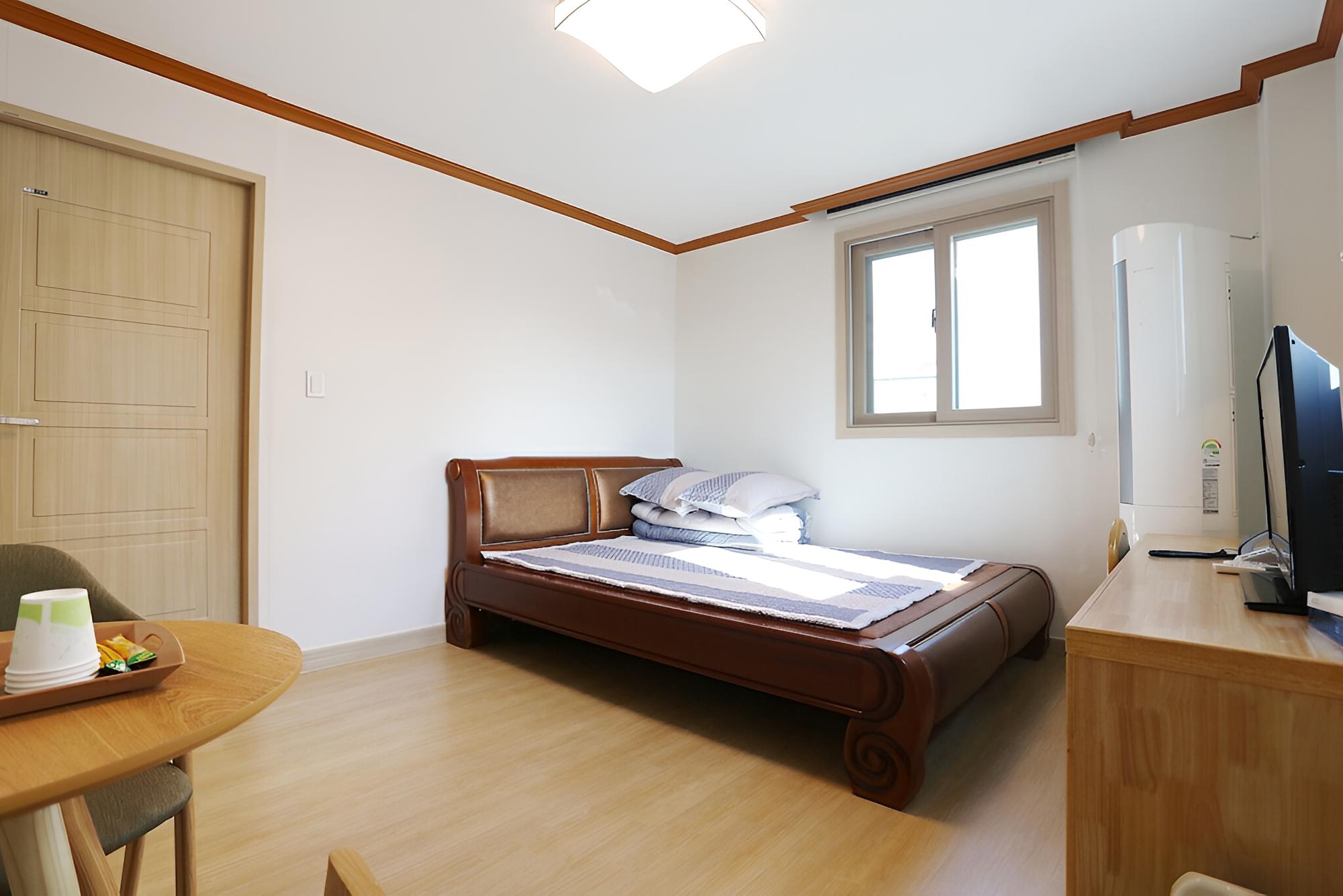 Room (Two Bedroom (Bed+Bed))