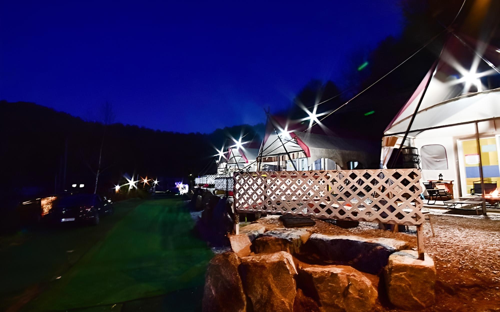 Room (glamping house)