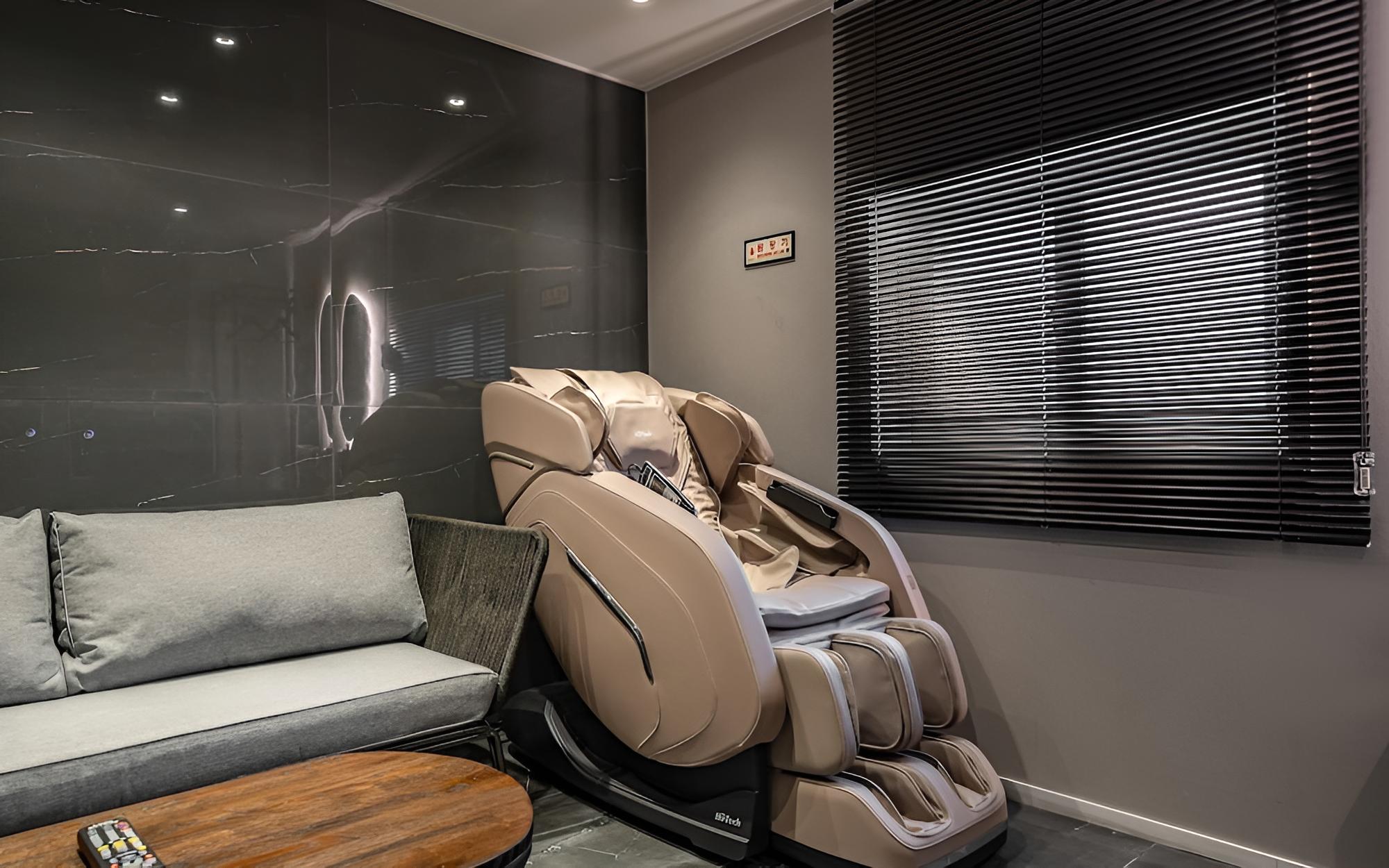 Room (Signature Suite - High specification ) photo 2