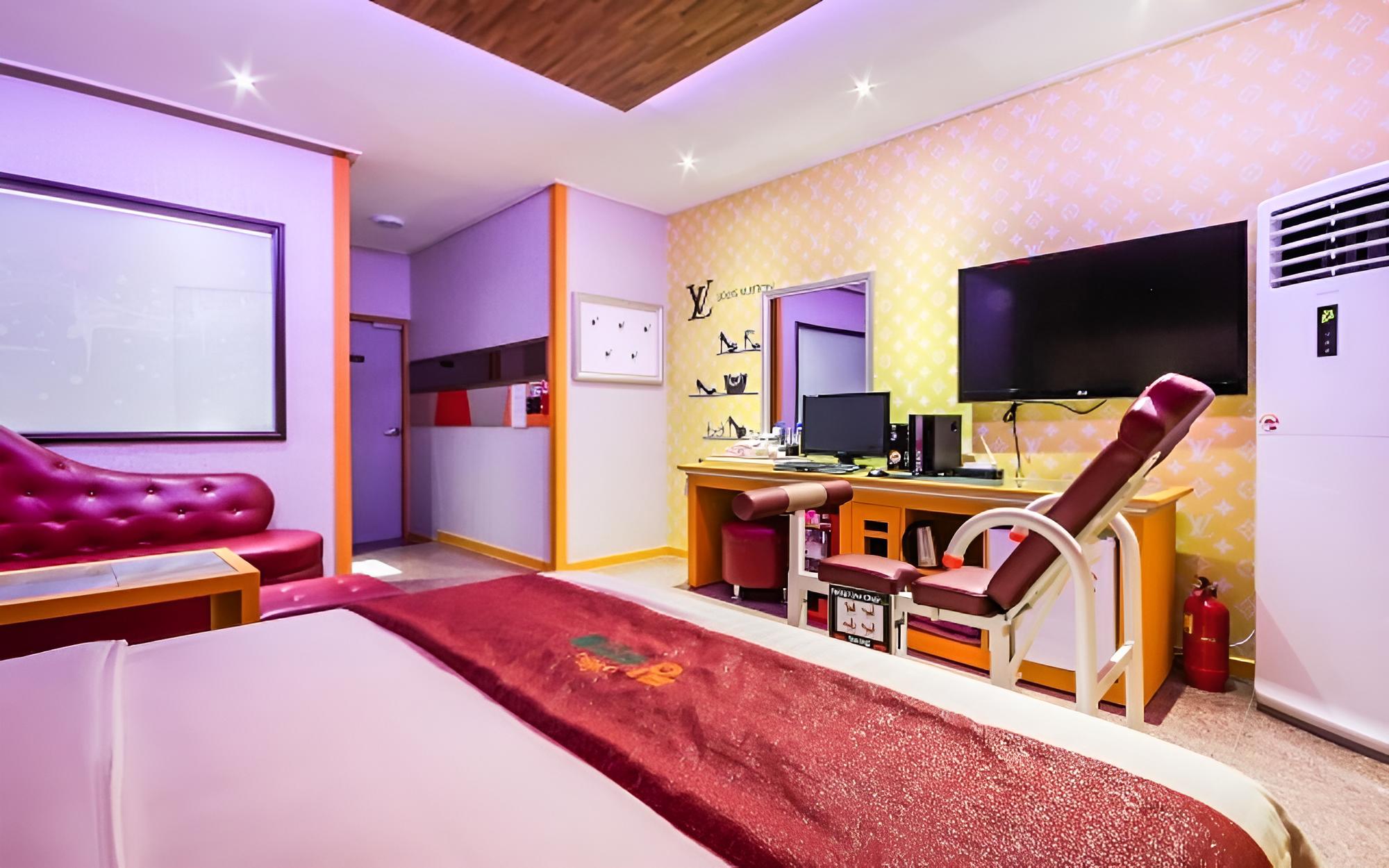 Room (Standard Room (Netflix Massage Bed So)