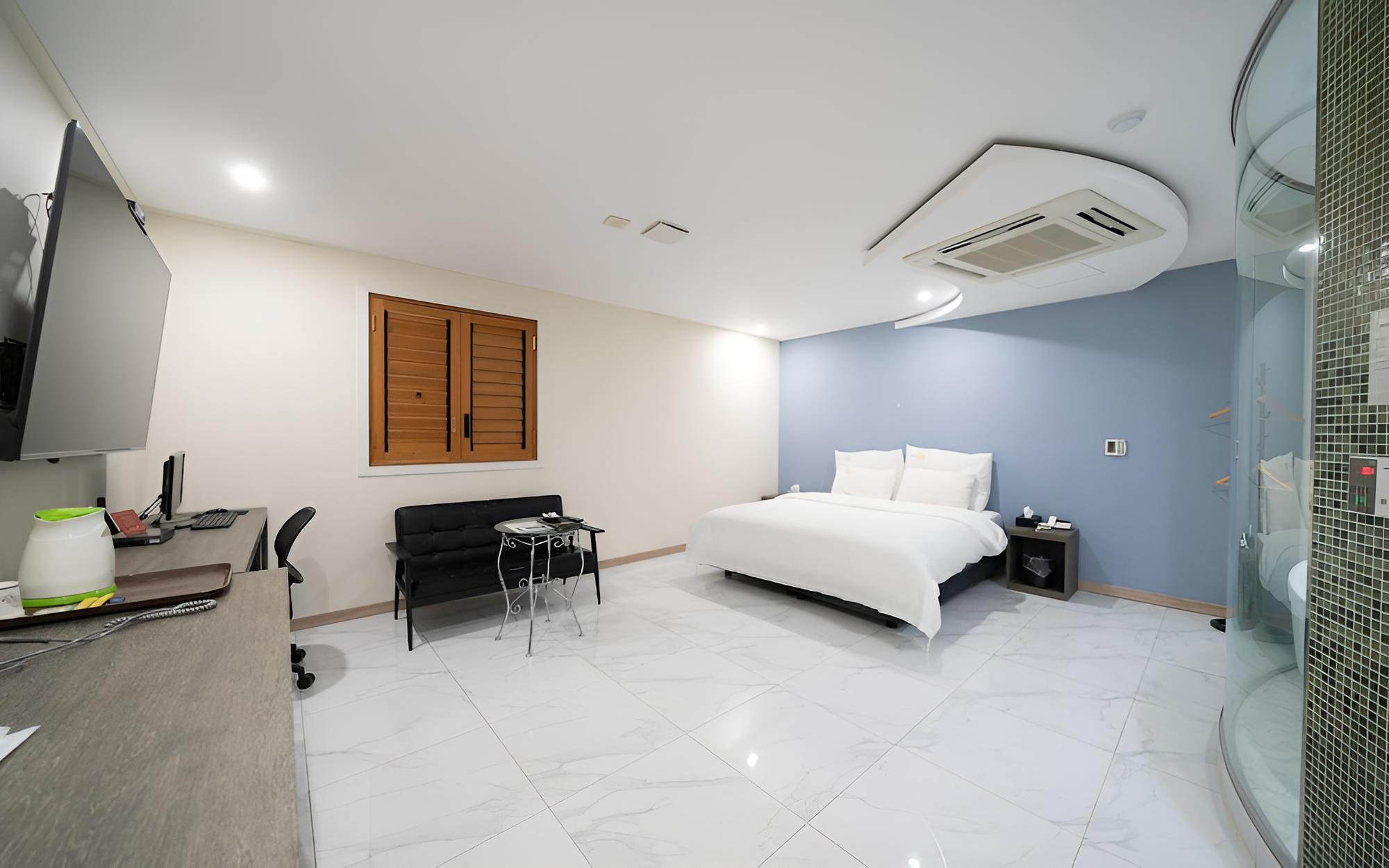 Room (Premium (TV OTT Room Random Assignmen)