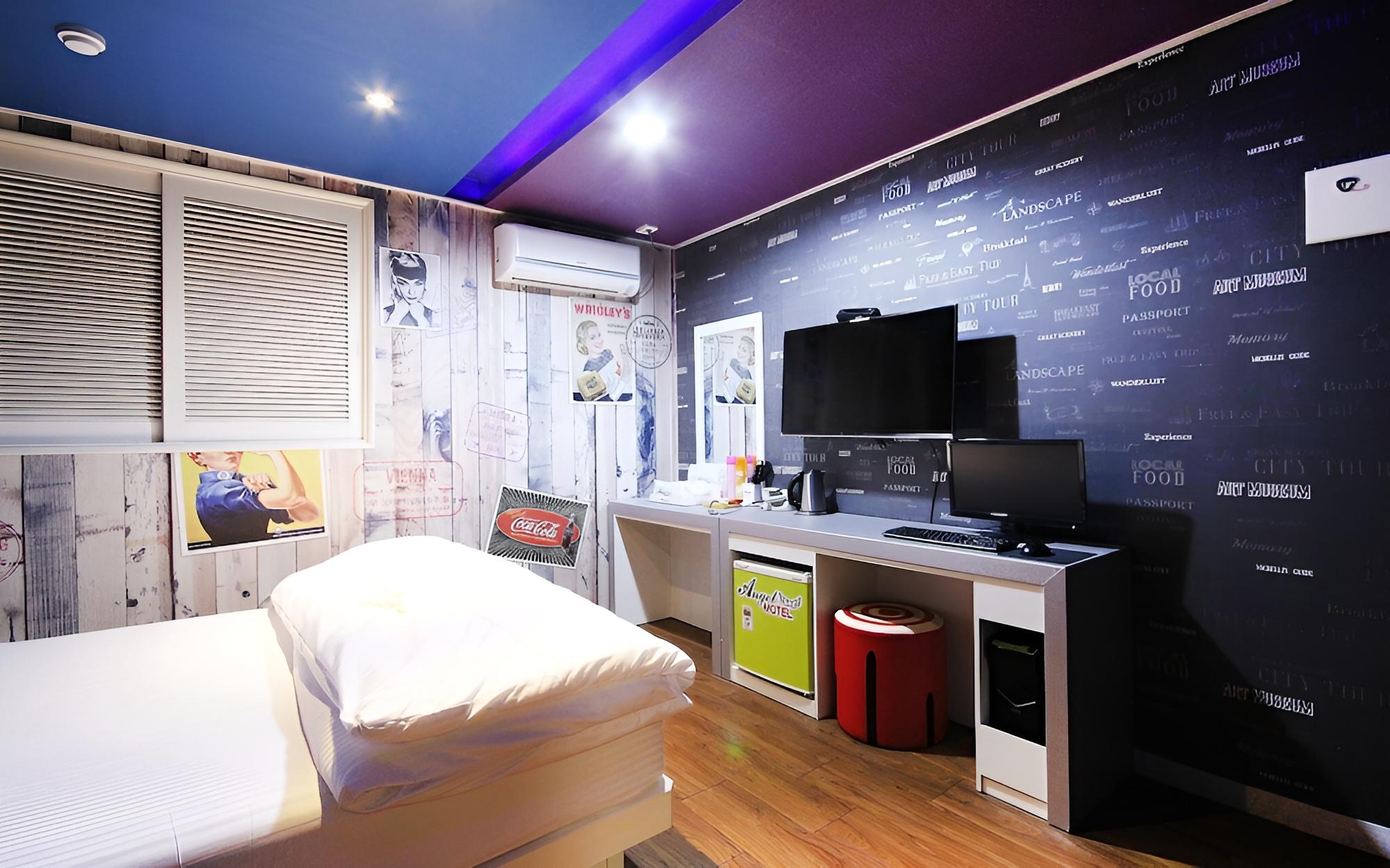 Room (Standard Room) - Photo 13