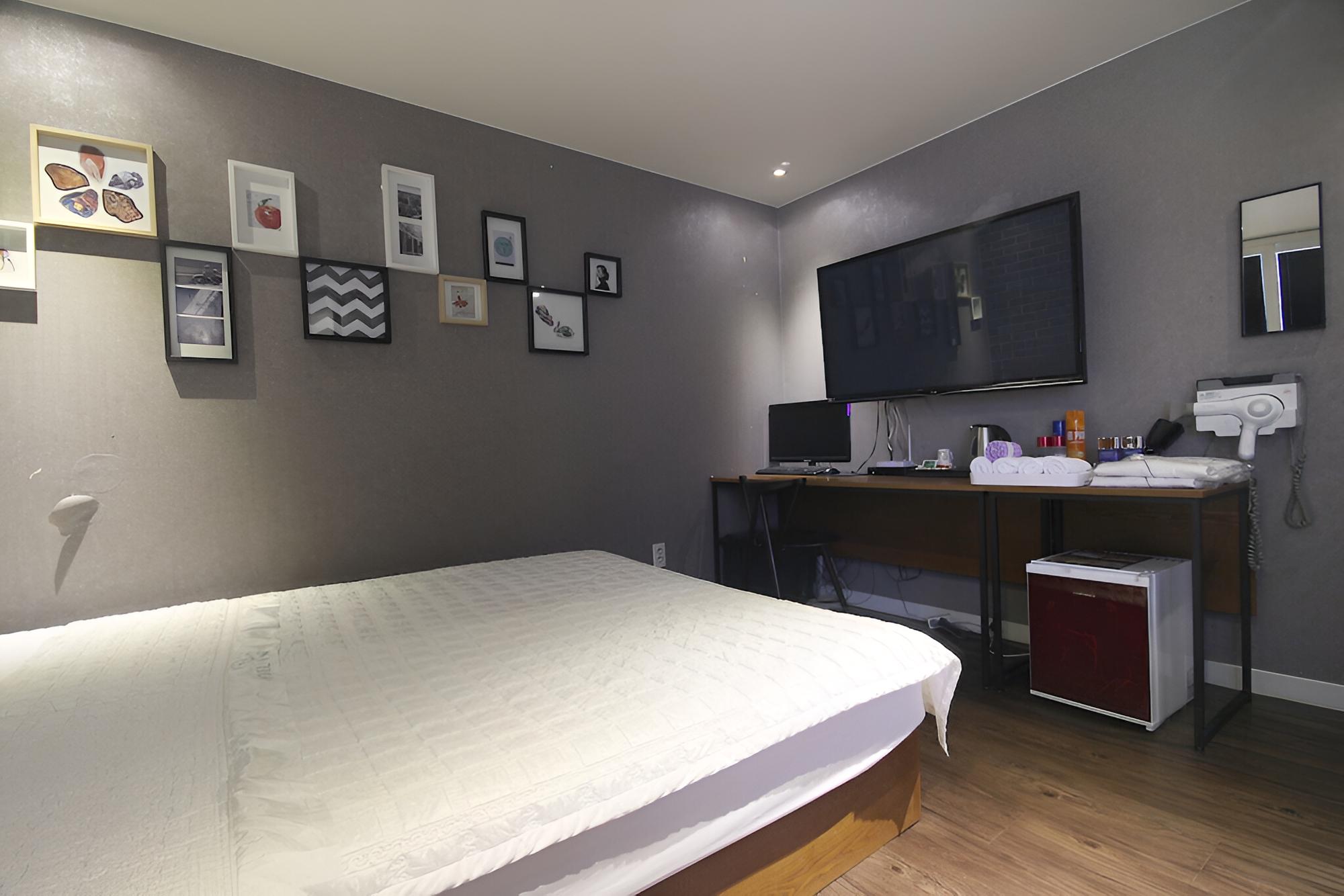 Room (Standard (breakfast provided (toast/c) - Photo 7