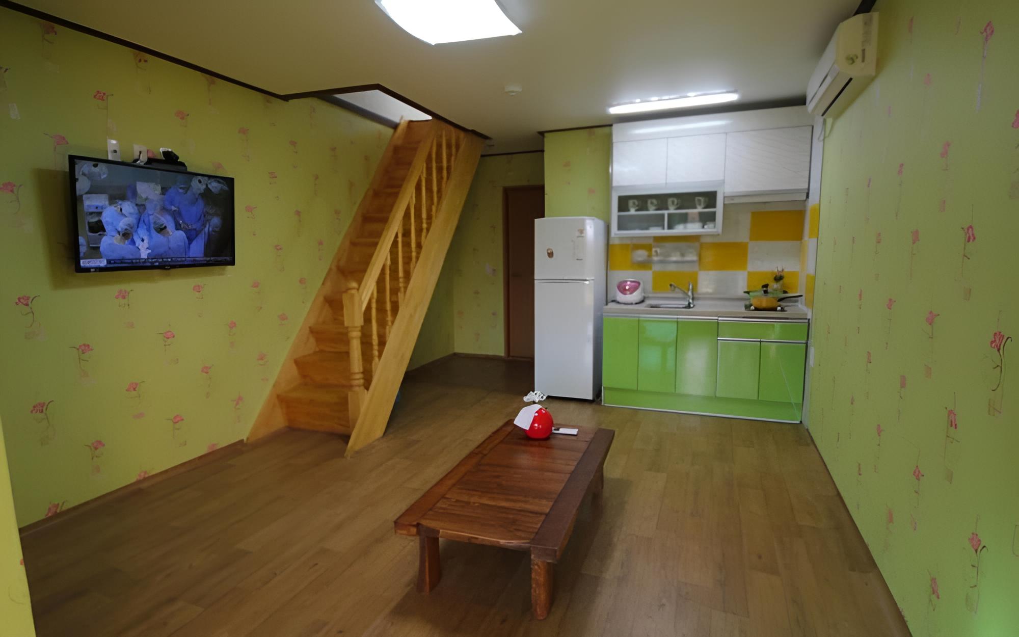 Room (Tree)