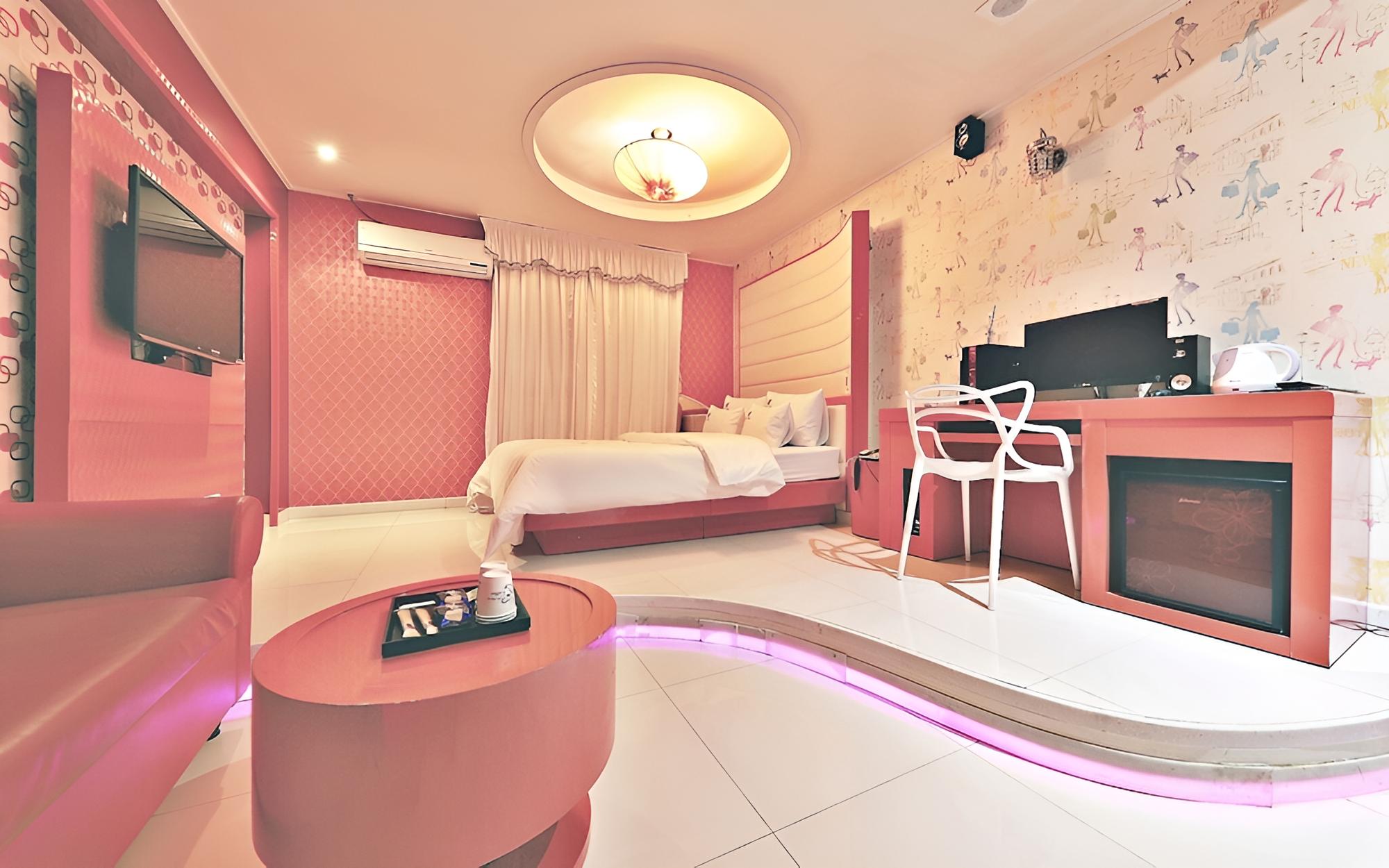 Room (Standard room -1 parking lot for 1 ro)