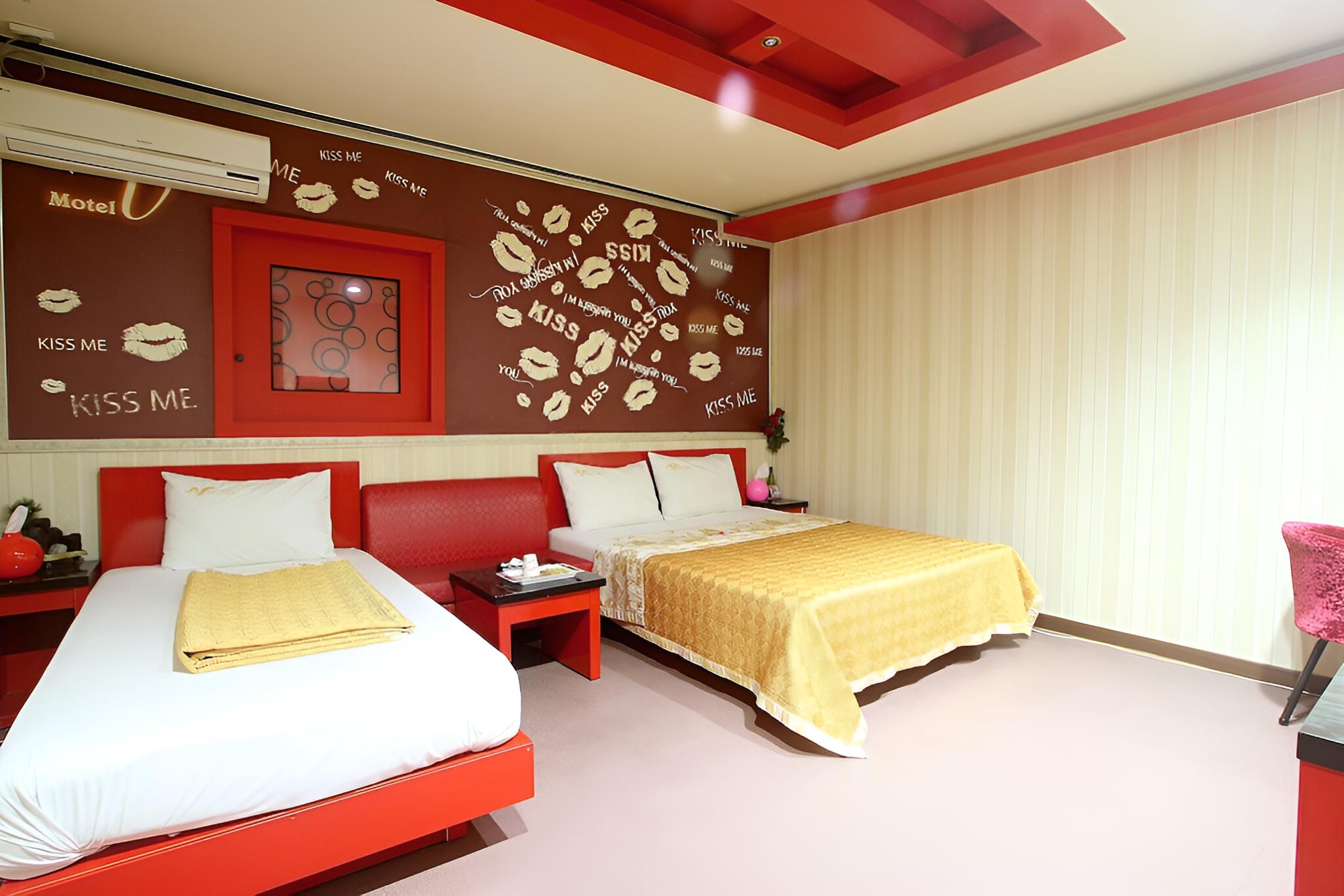Room (Twin)