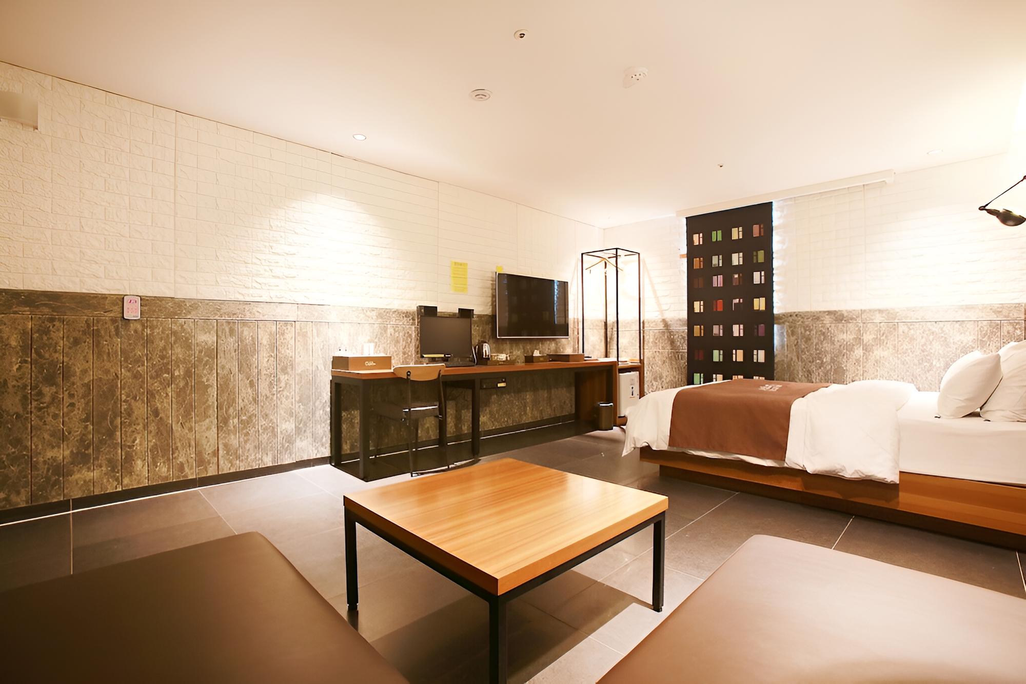 Room (Standard Room) - Photo 18