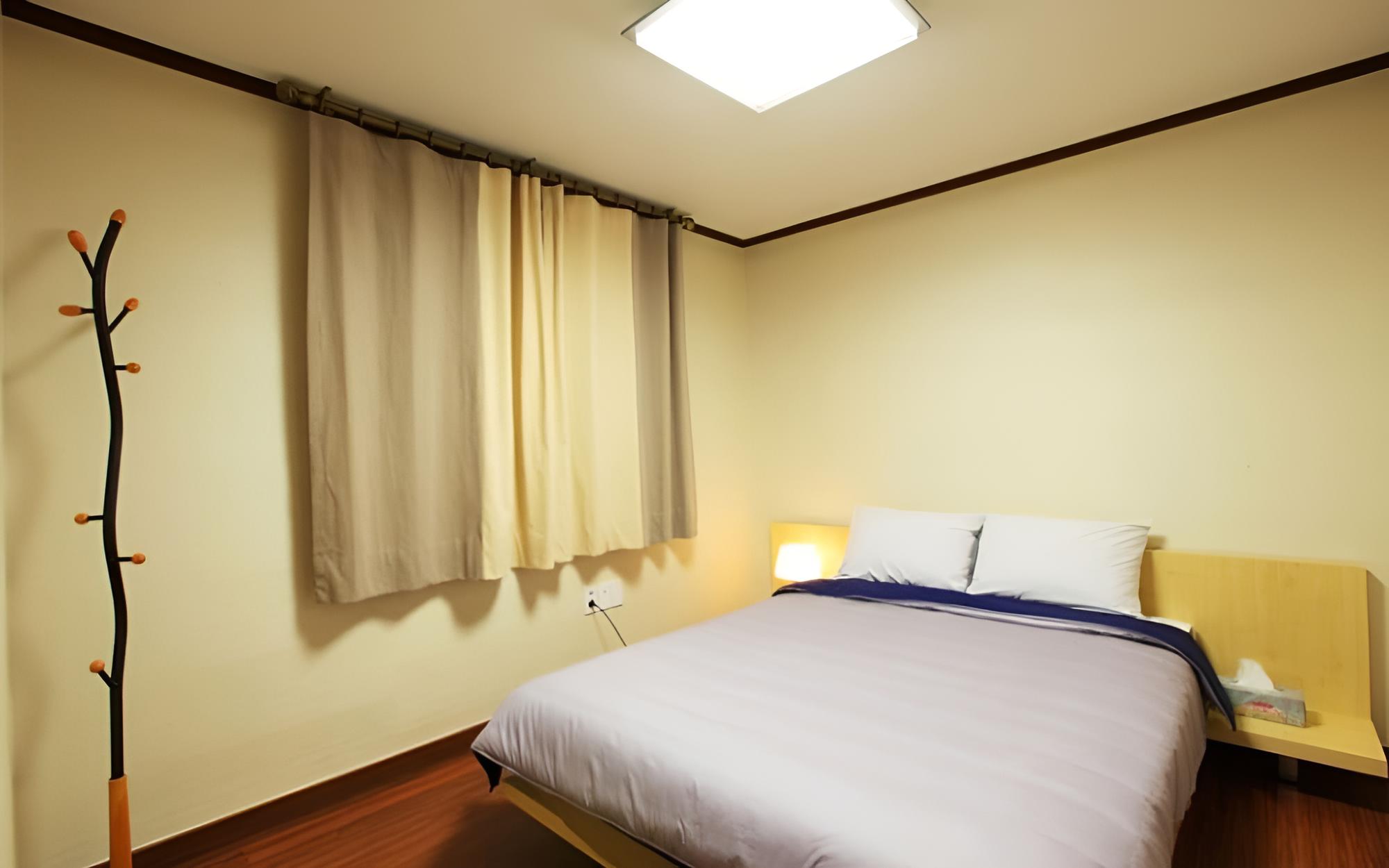 Room (Douna)