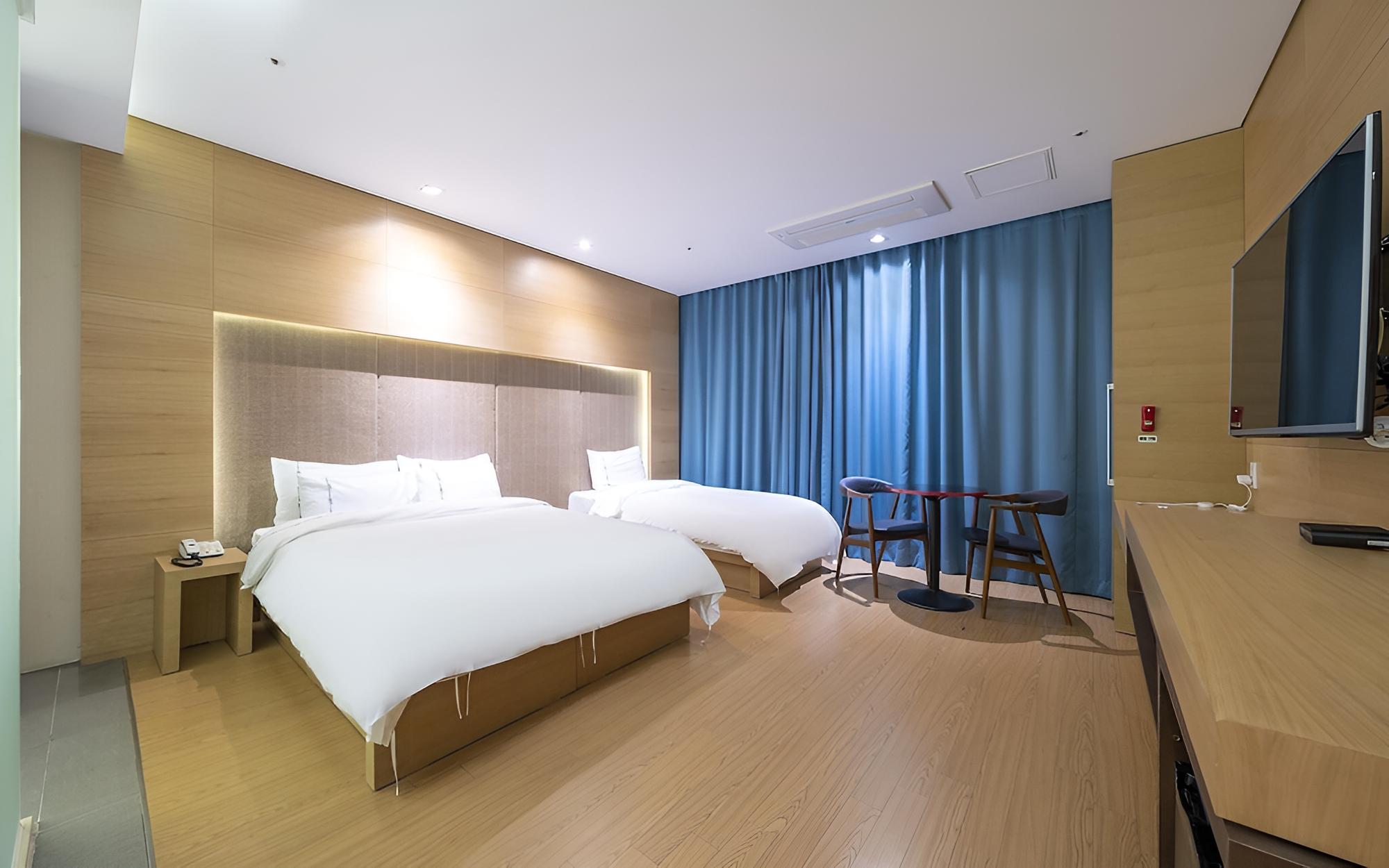 Room (Deluxe Twin (Laundry OTT Extra Charge)