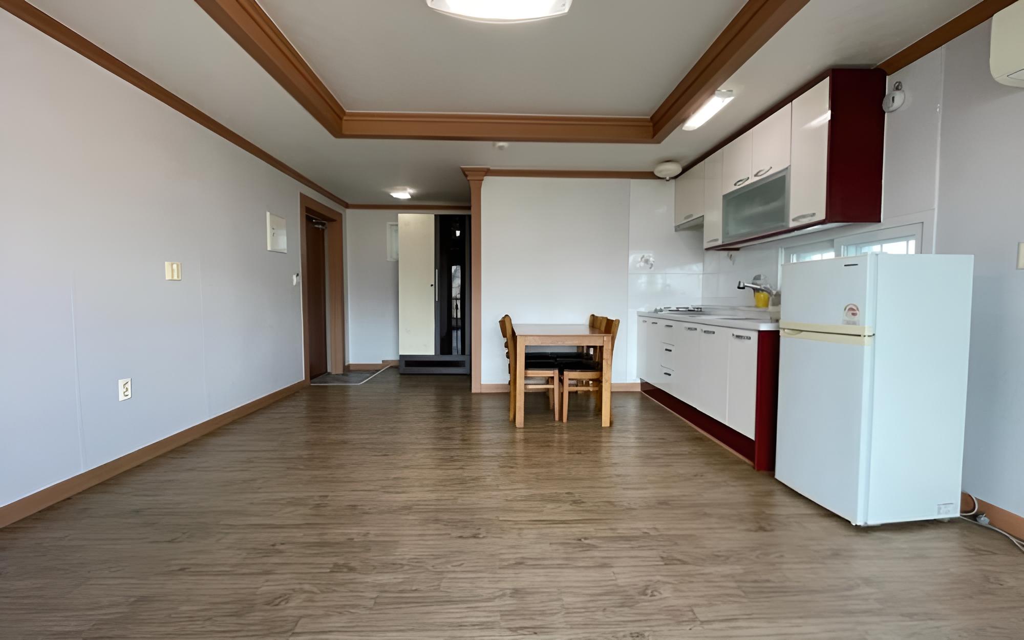 Room (Brevi)