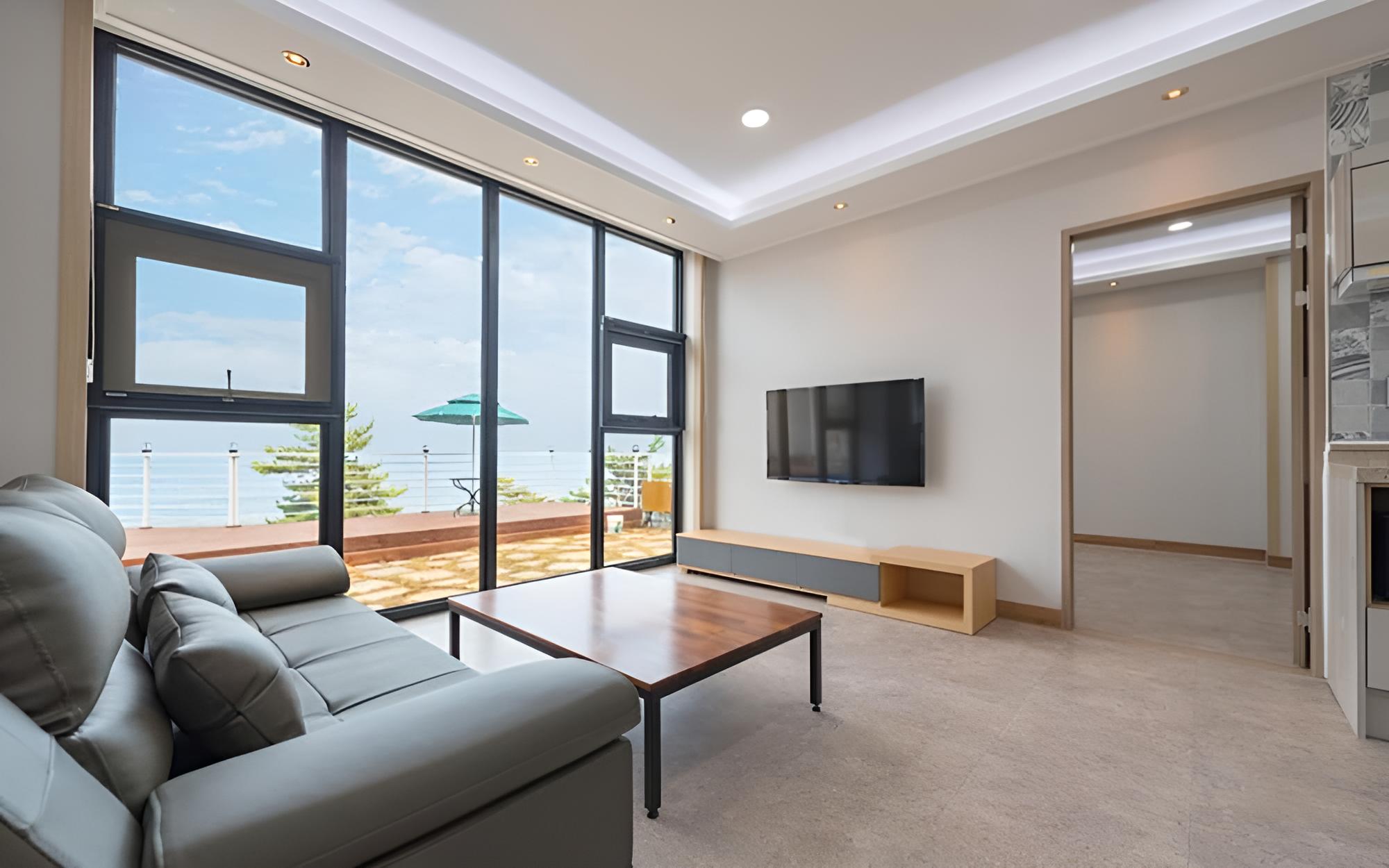 Room (Room 102 (Ocean View))