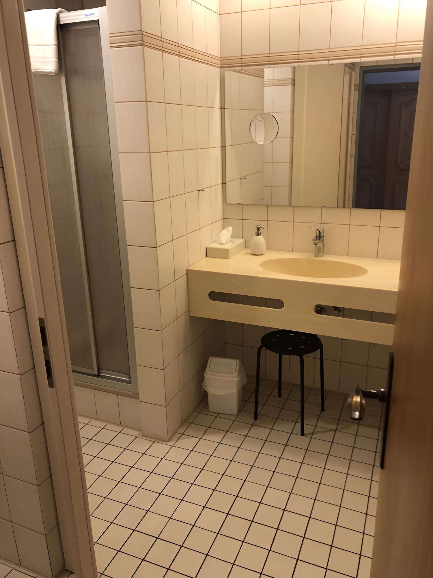 Economy Room, 2 Twin Beds