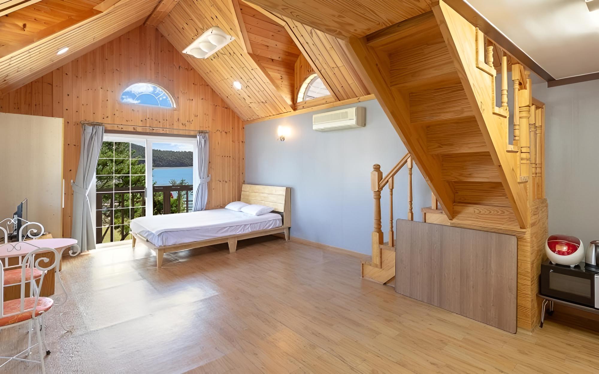 Room (Lemon Time (Duplex))