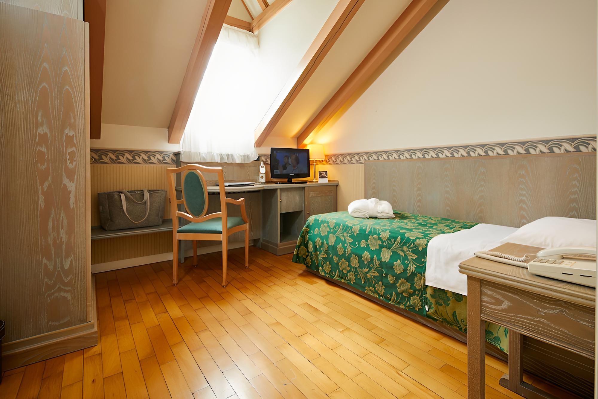 Classic Single Room
