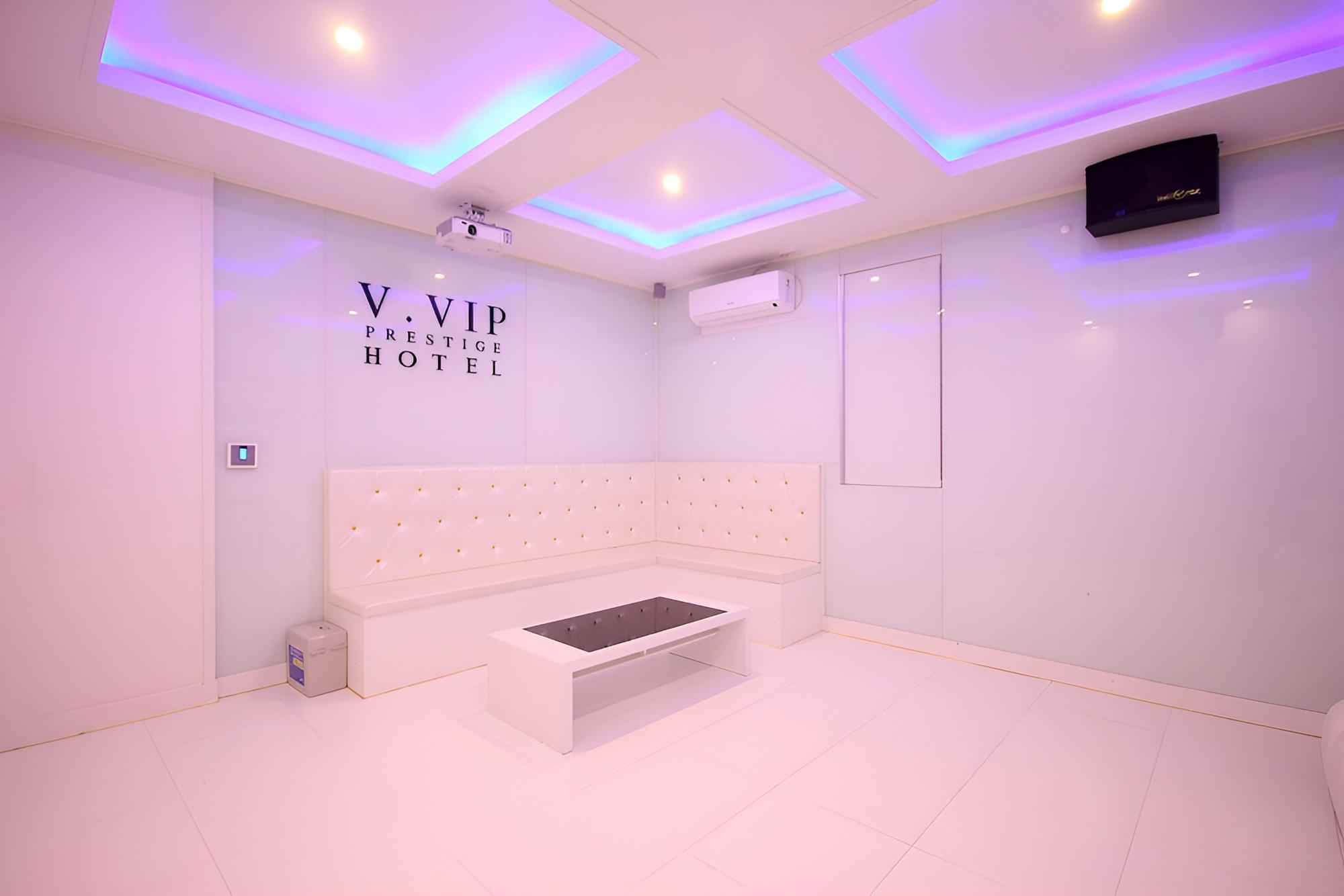 Room (VVIP Penthouse (Netflix can be watche)