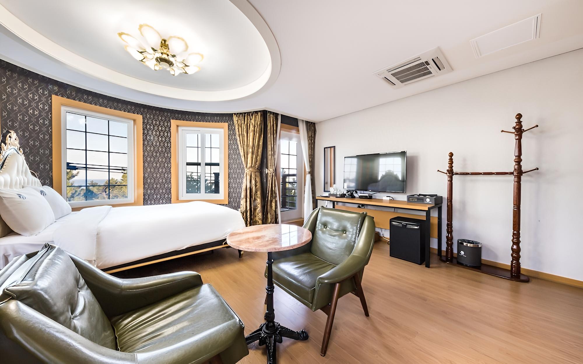 Room (Royal Deluxe) - Photo 6
