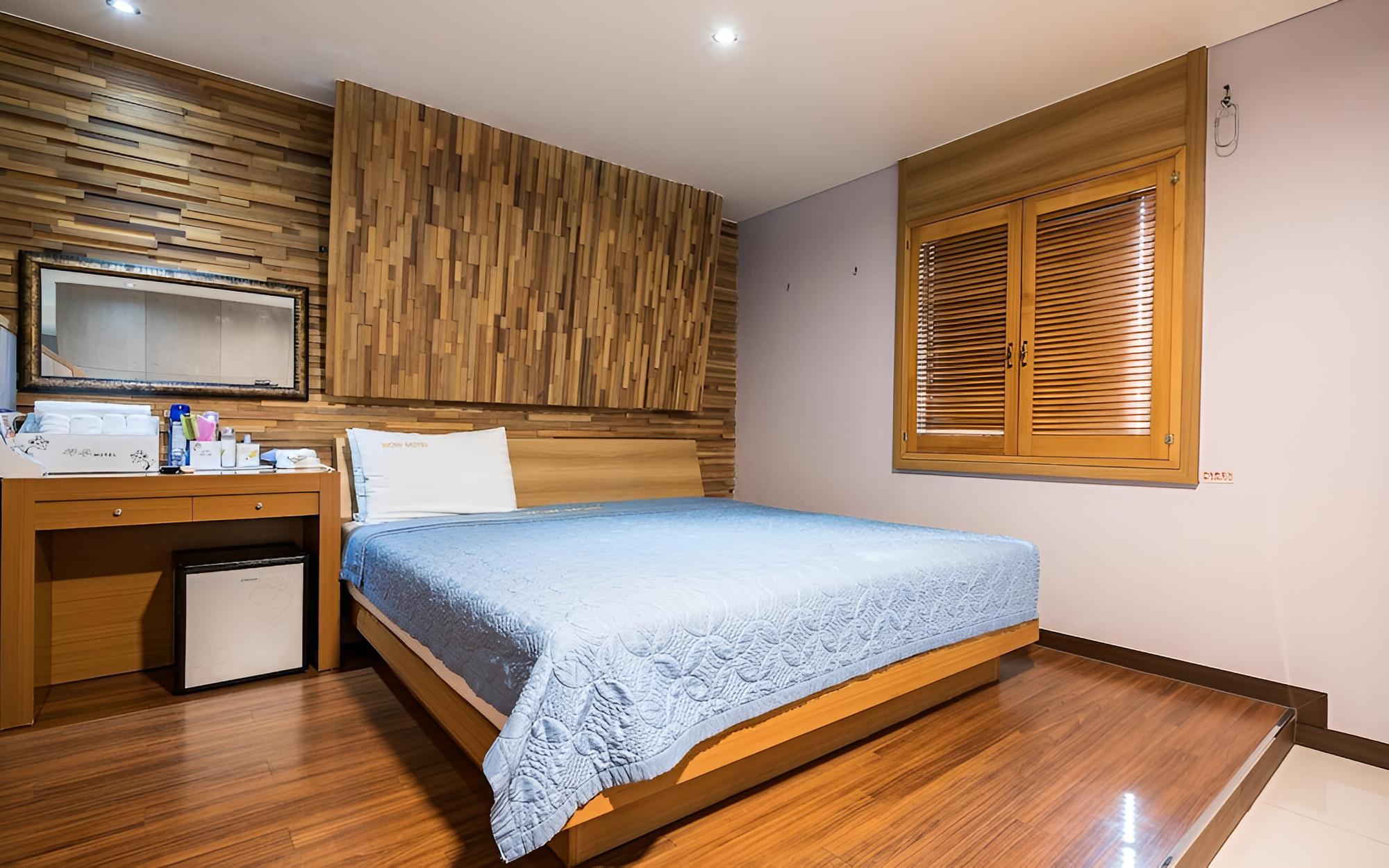 Room (VIP A-Large Spa (Netflix viewing avai) - Photo 2