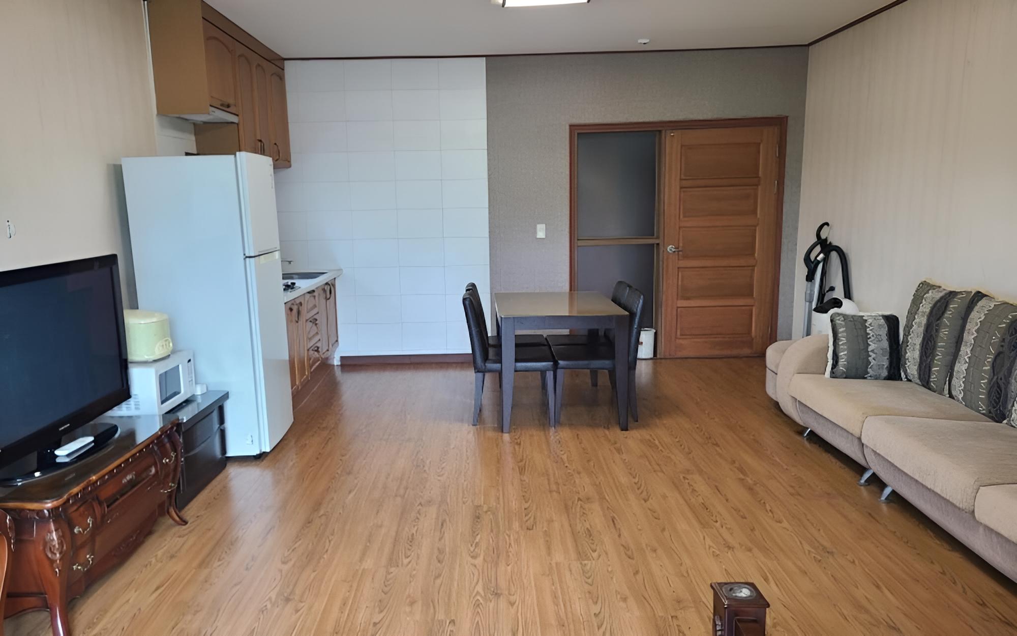 Room (Lake)