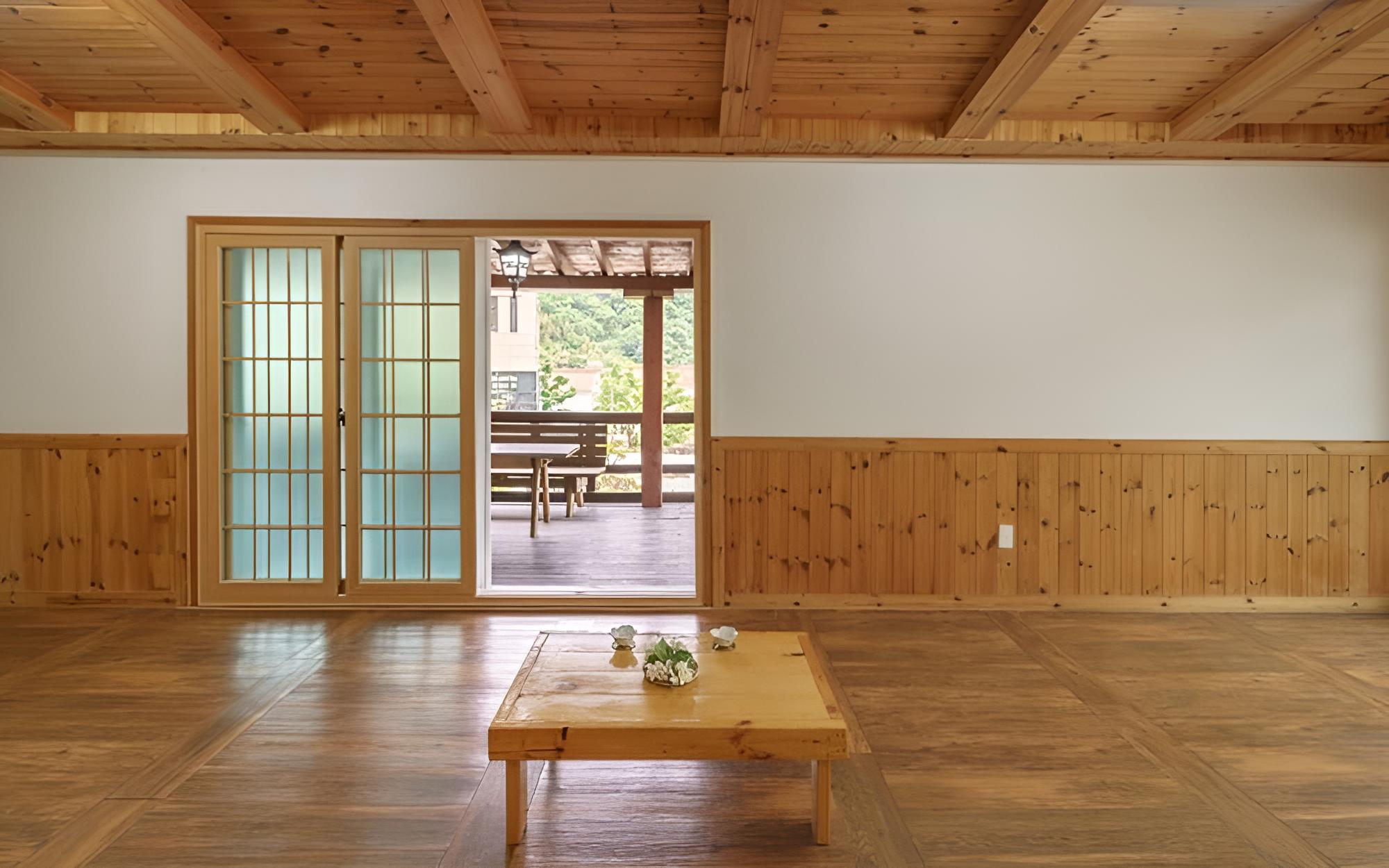 Room (Valley)