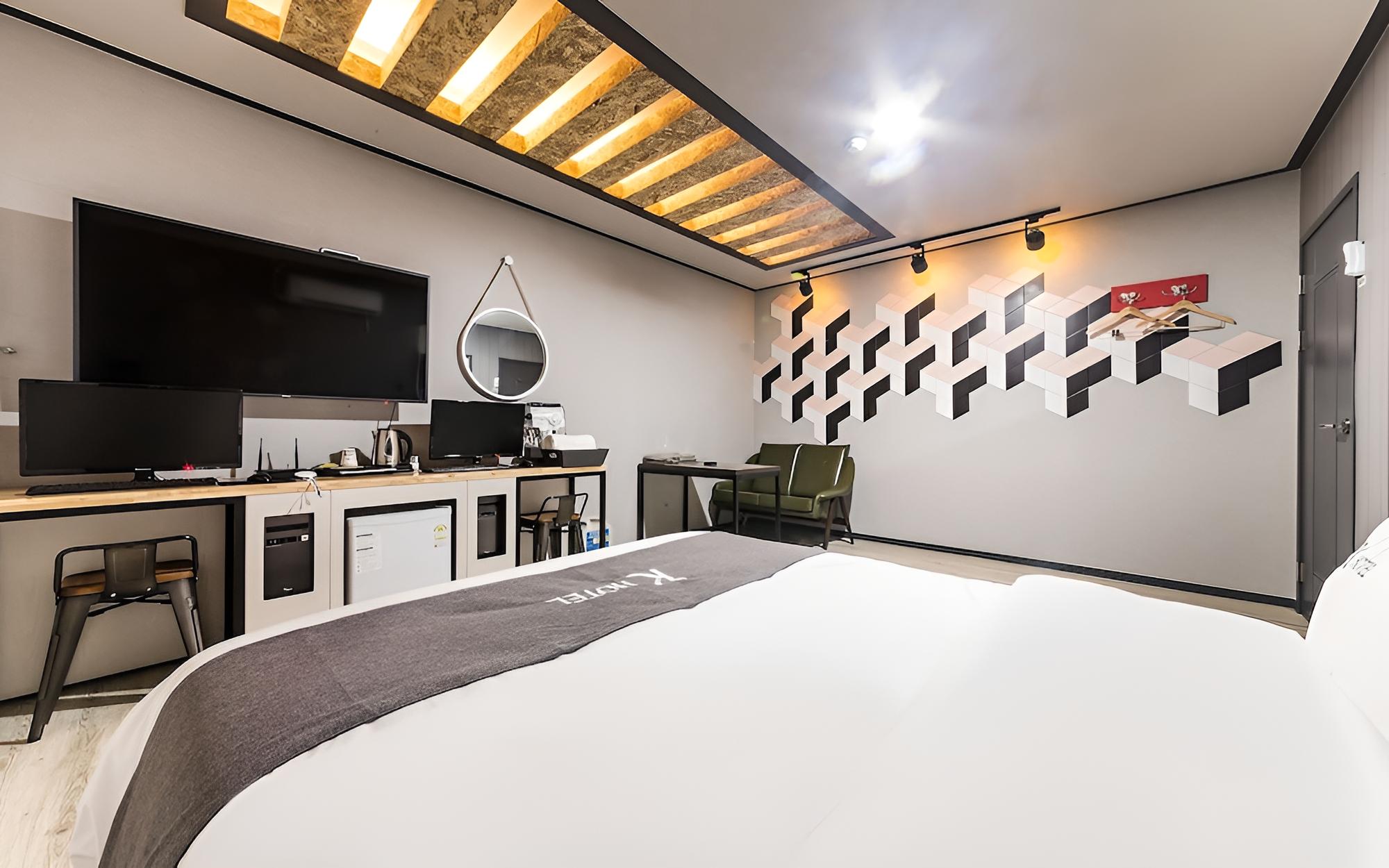Room (Special Room) - Photo 13