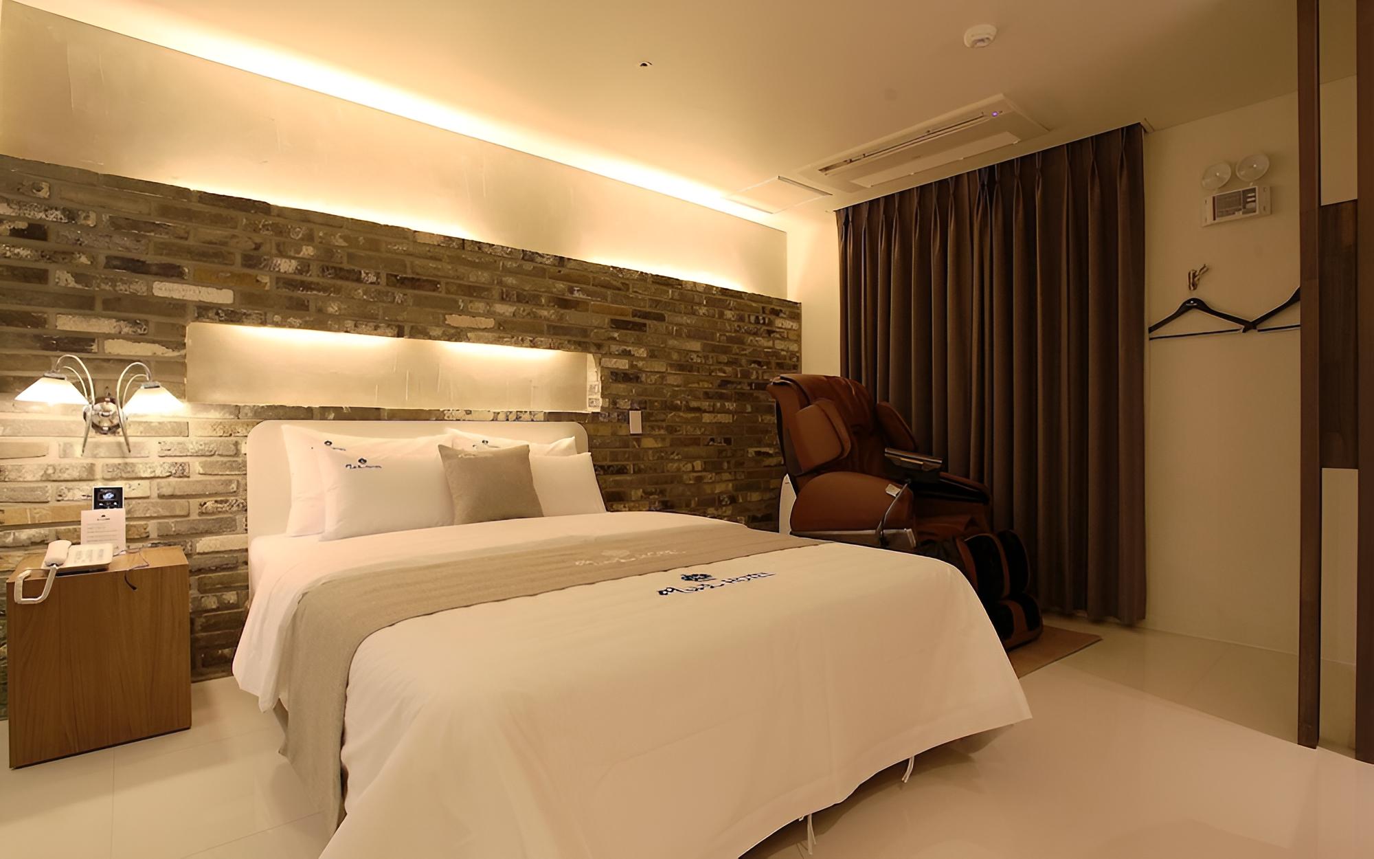 Room (Special price random (room selection )