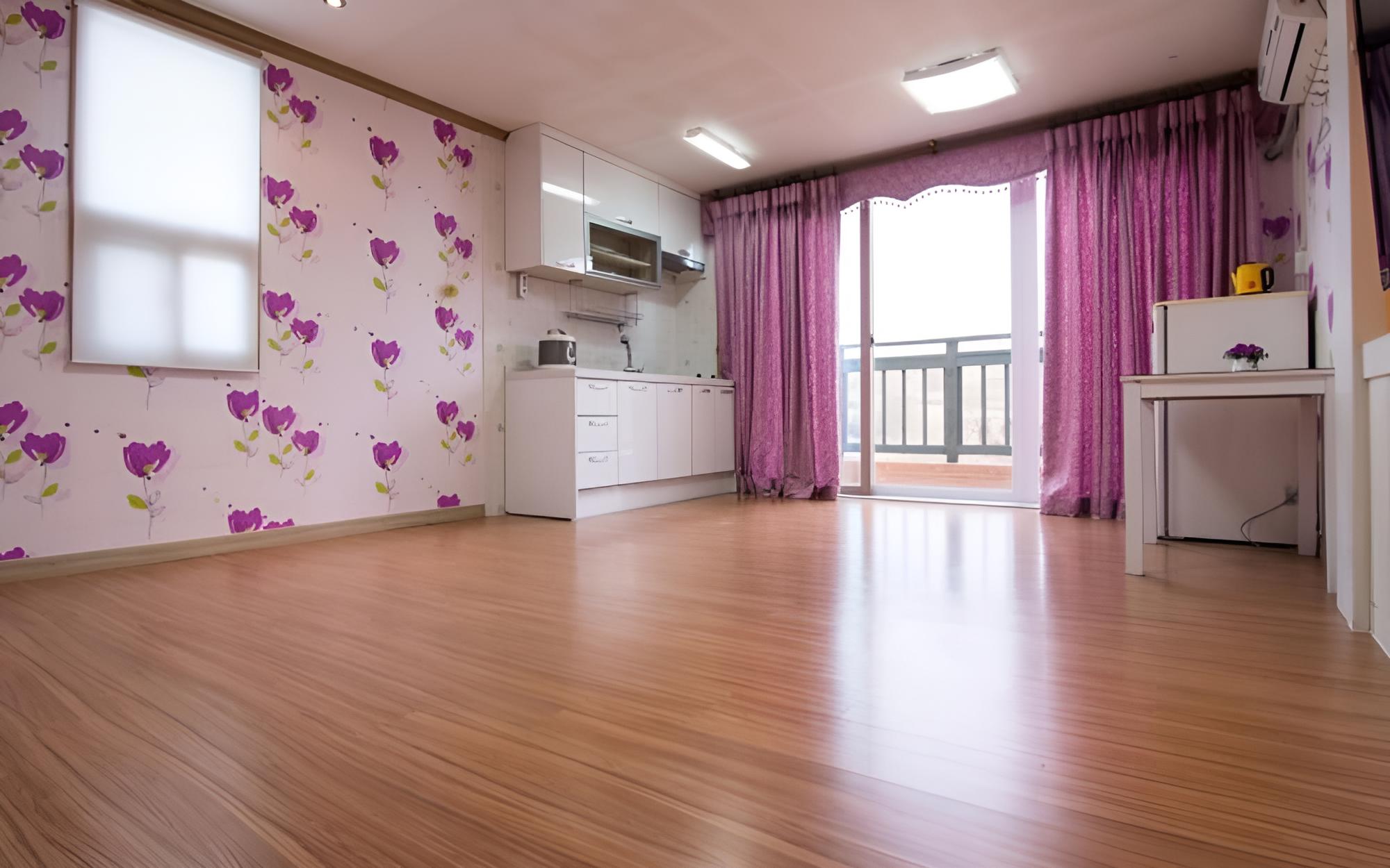 Room (Lanterns (Ondol))