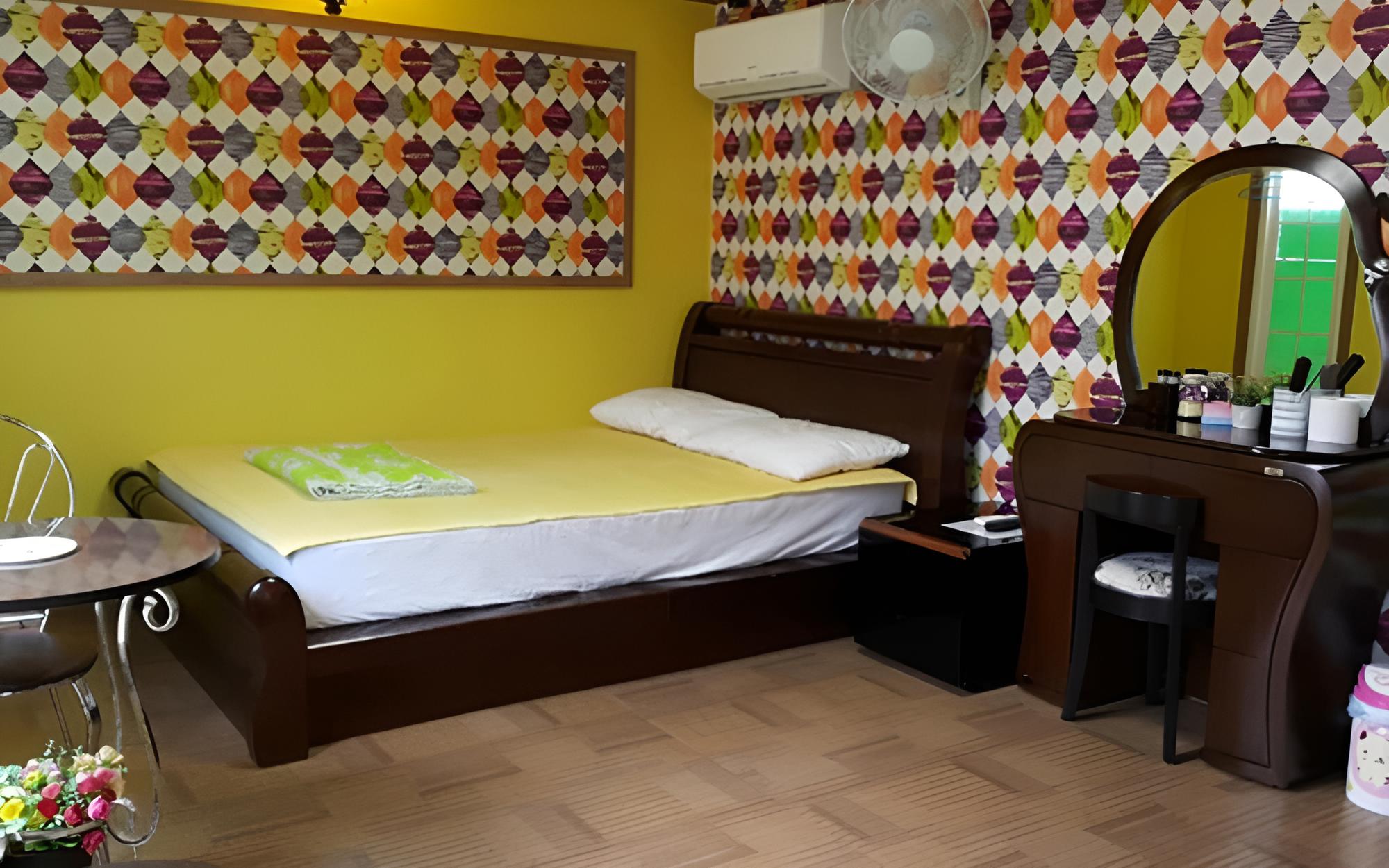 Room (Room 106 (Unshared House Type))