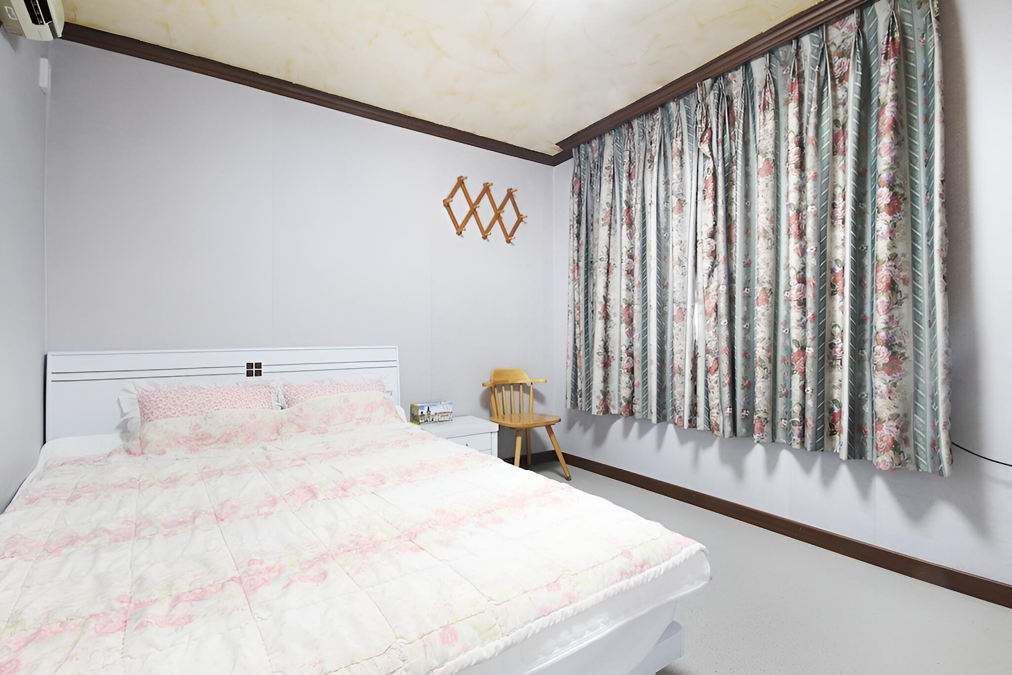 Room (Standard room-bed (Room air condition)