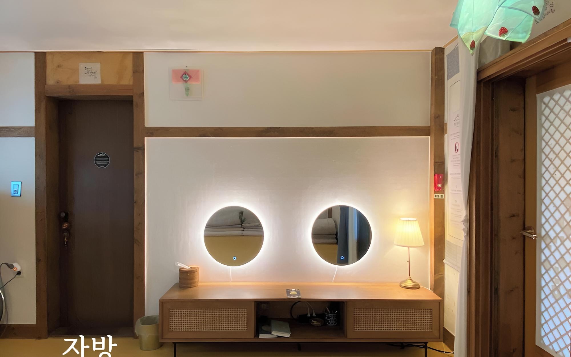 Room (Family room)