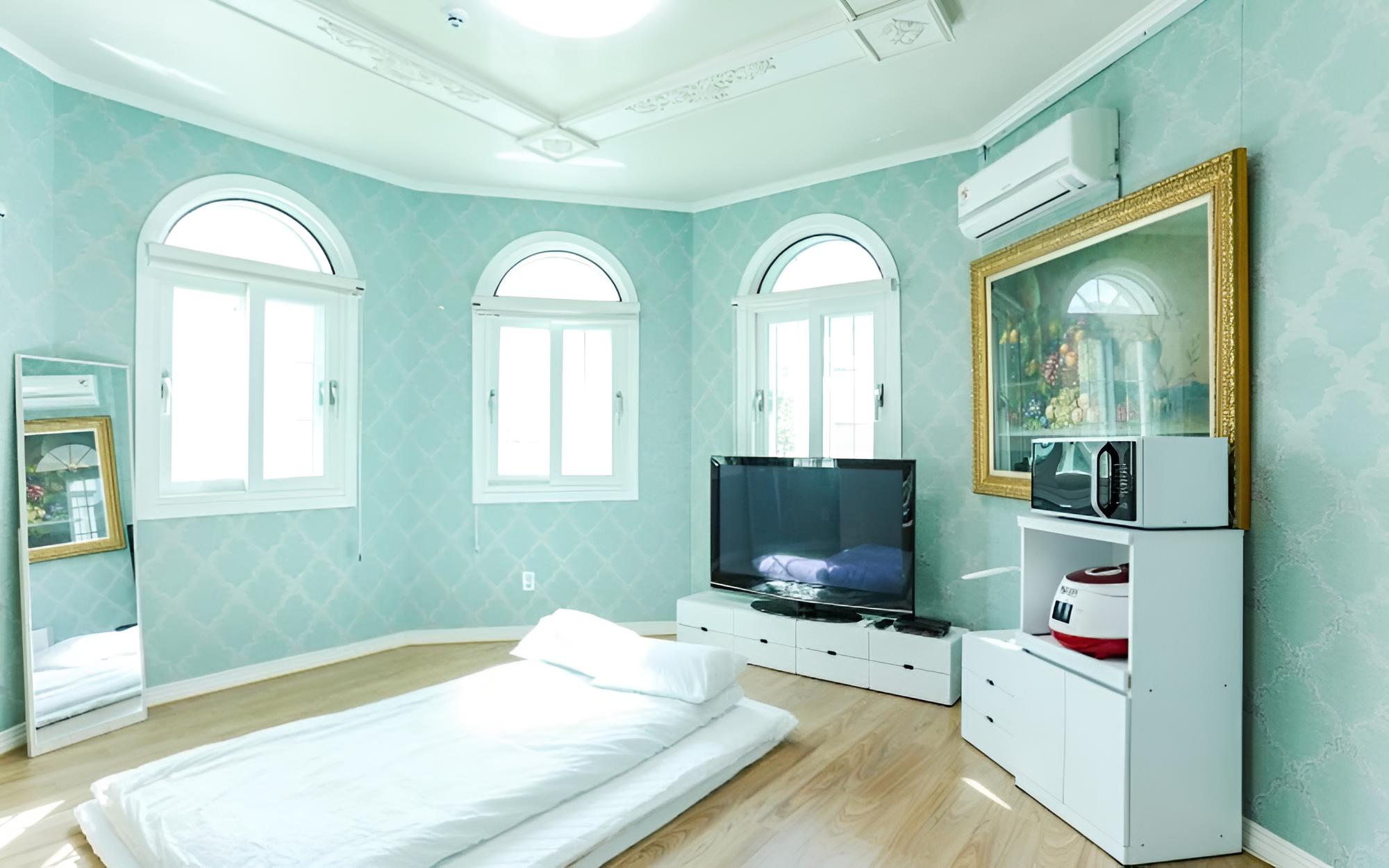 Room (Evergreen) - Photo 4