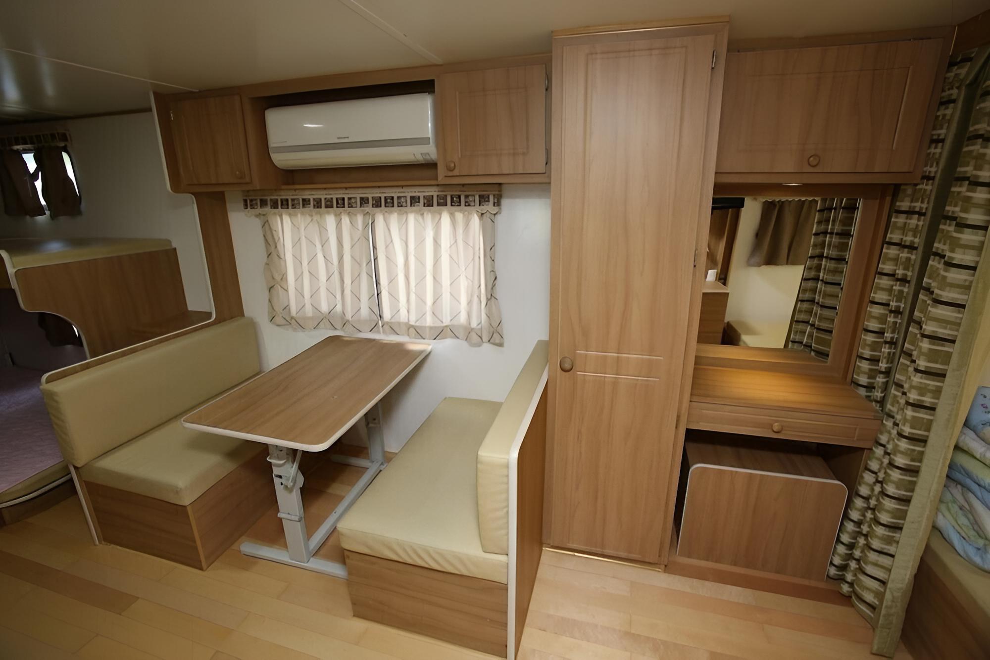Room (Caravan 4)