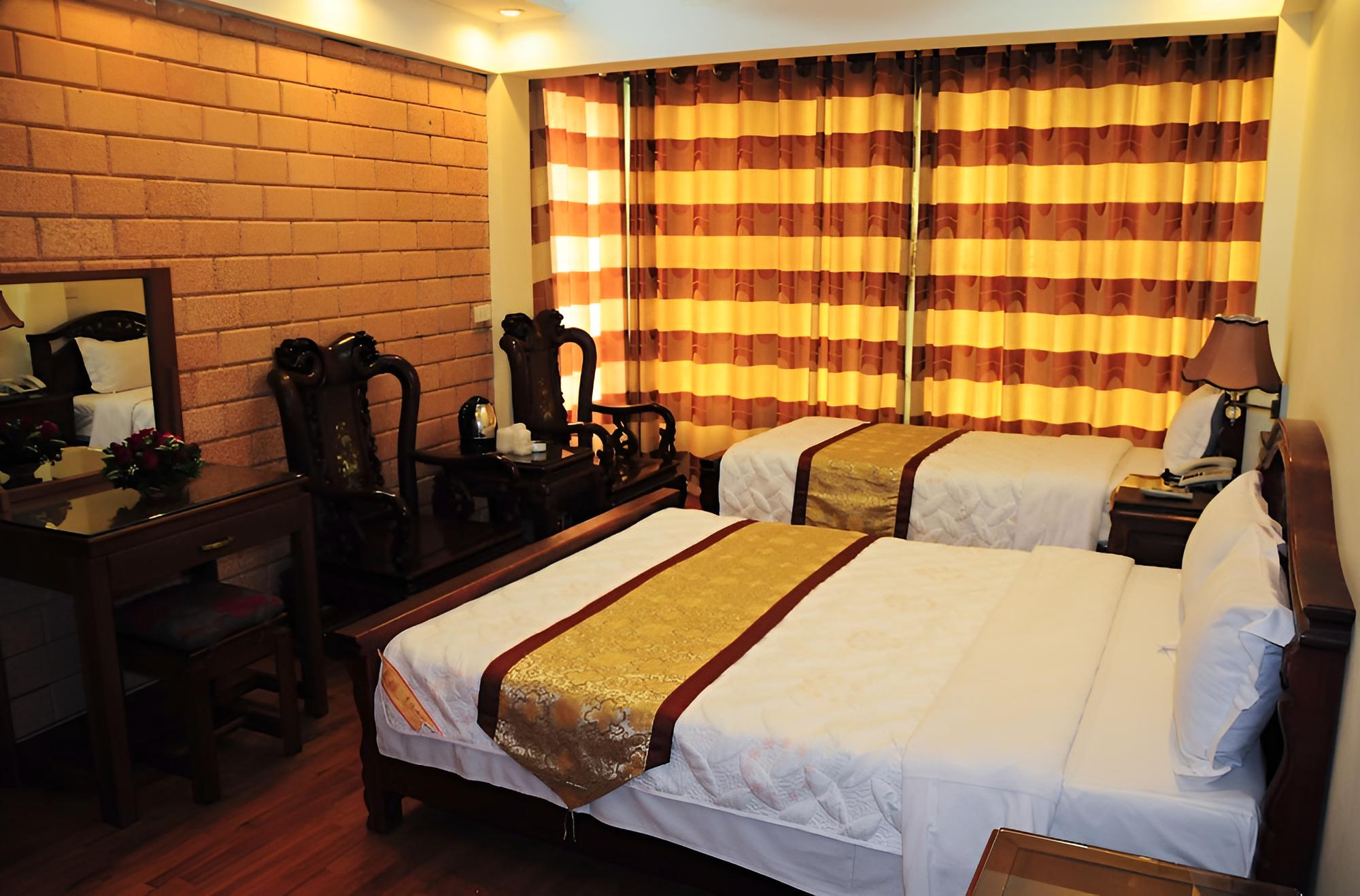Twin Room (1)