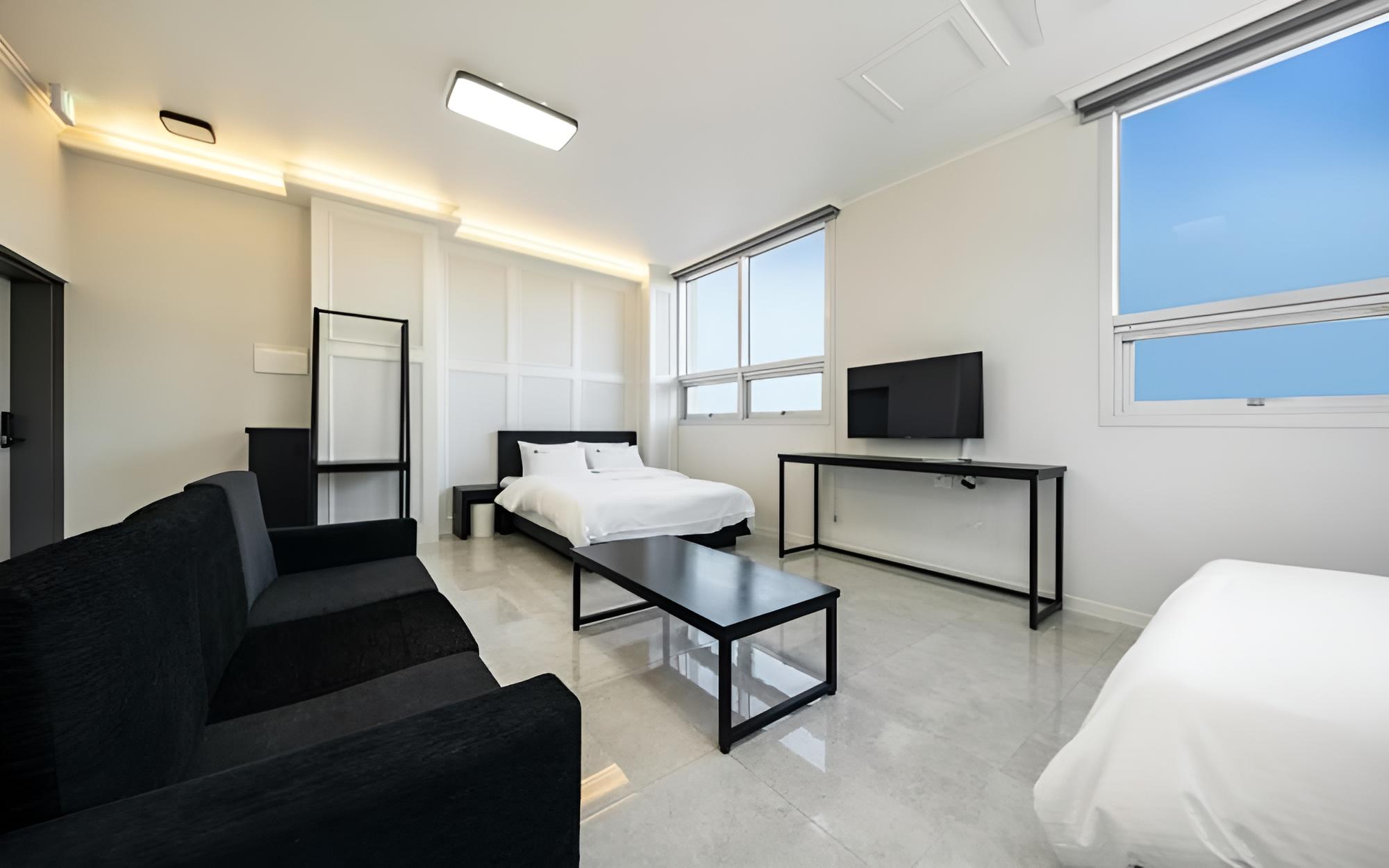 Room (Room 102) - Photo 3